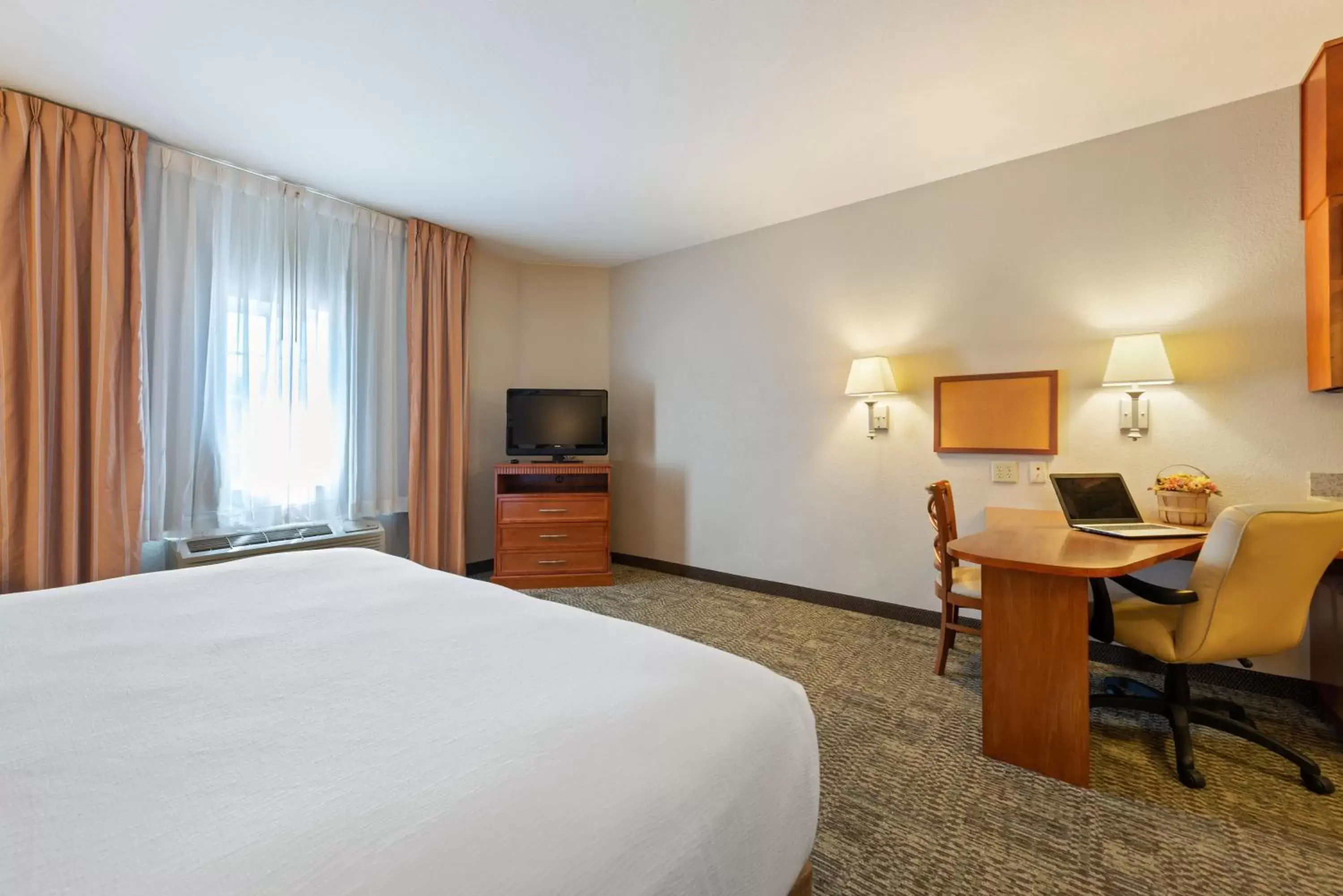 TV and multimedia, Bed in Extended Stay America Suites - Bartlesville - Hwy 75