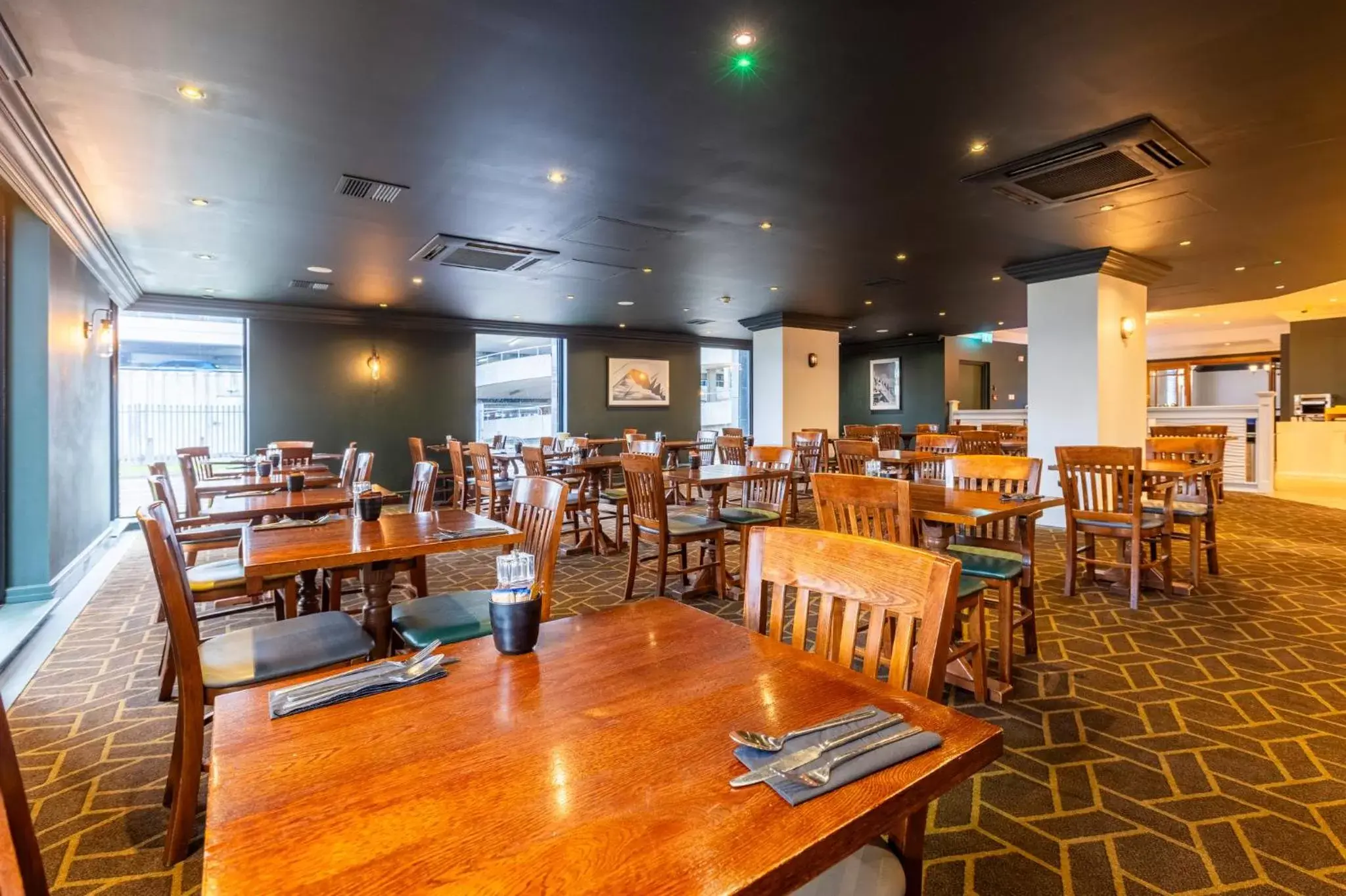 Restaurant/Places to Eat in Holiday Inn - Glasgow Airport, an IHG Hotel