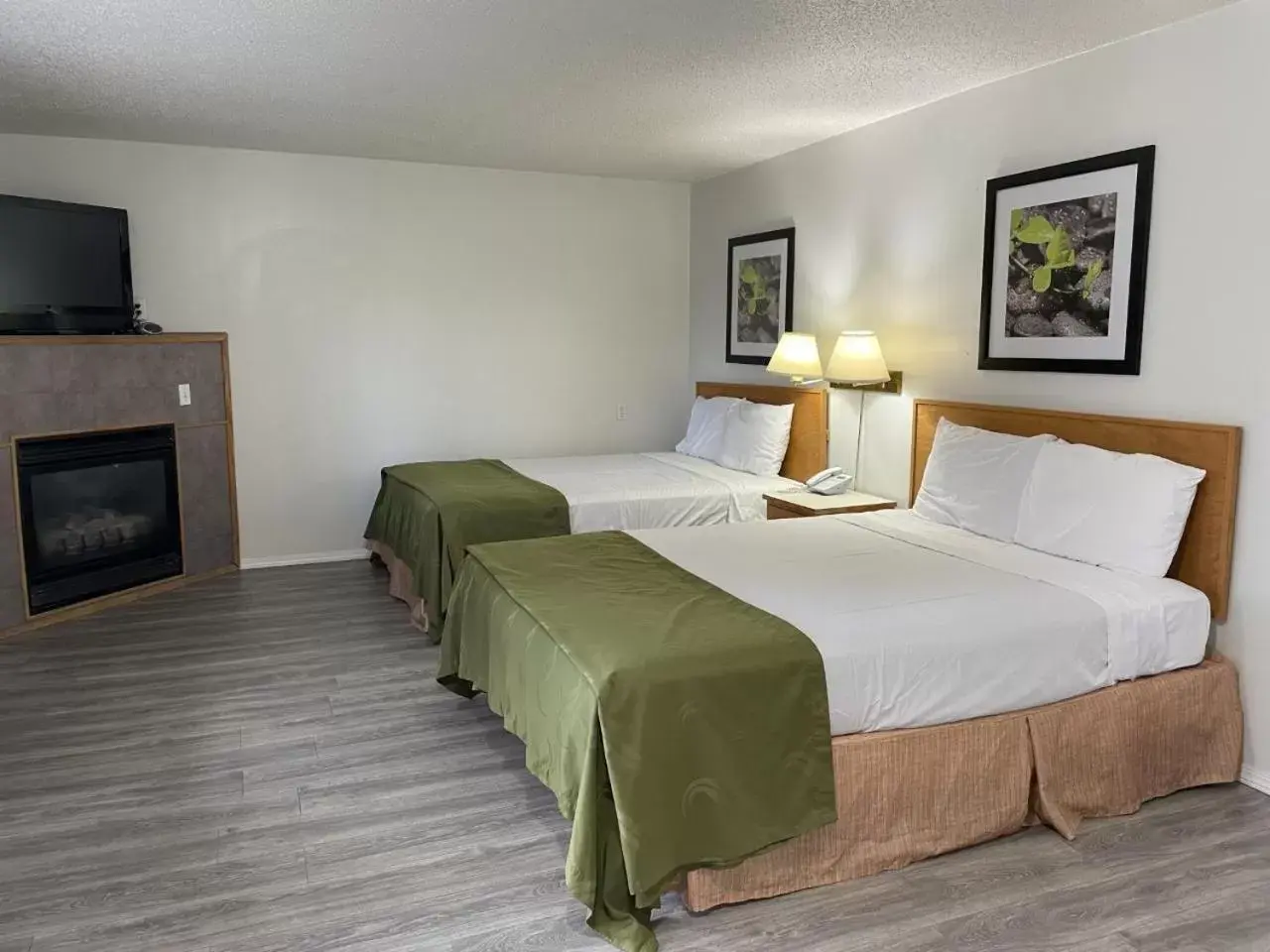 Bed in Rodeway Inn & Suites Omak - Okanogan