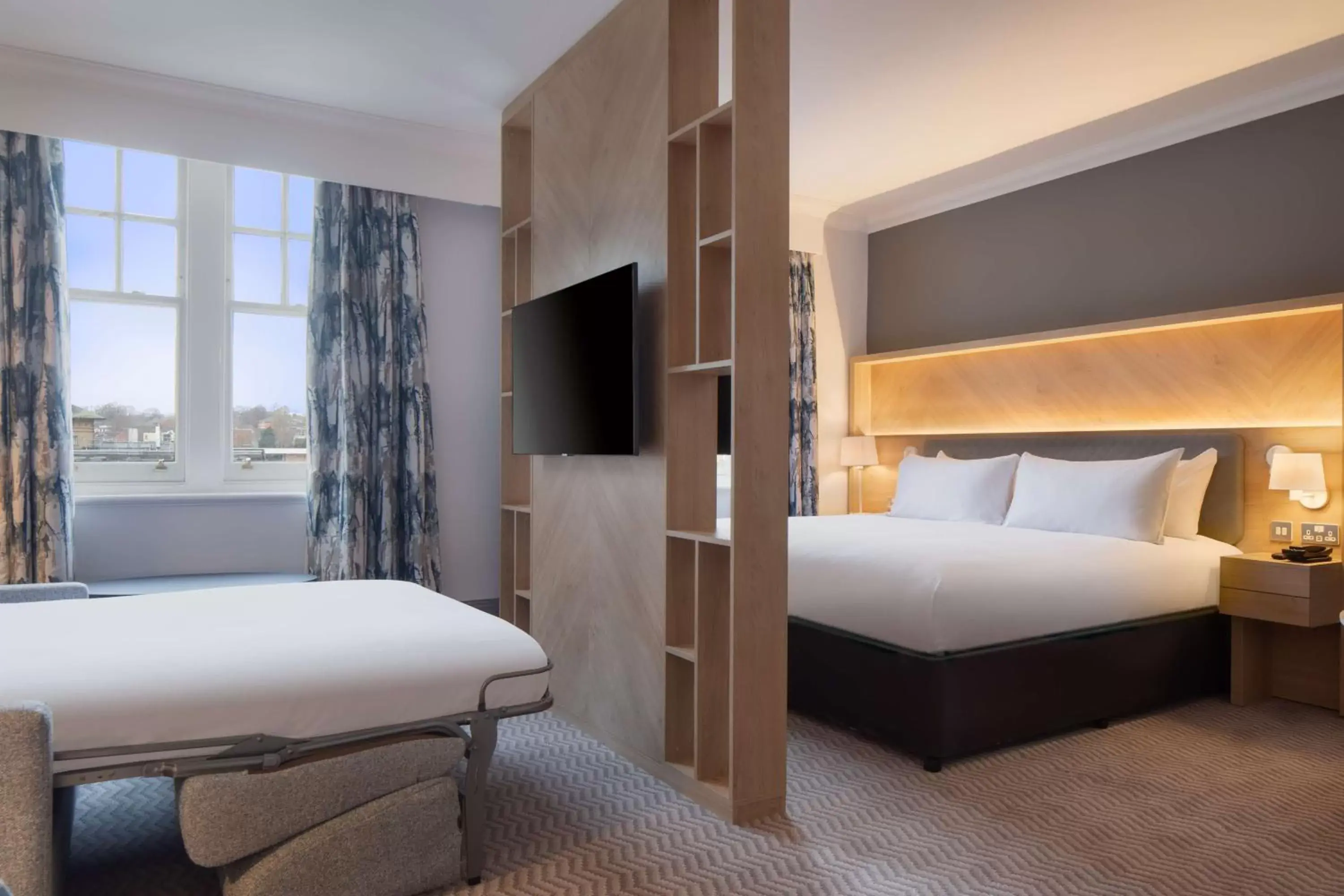 Living room, Bed in Hilton Nottingham Hotel