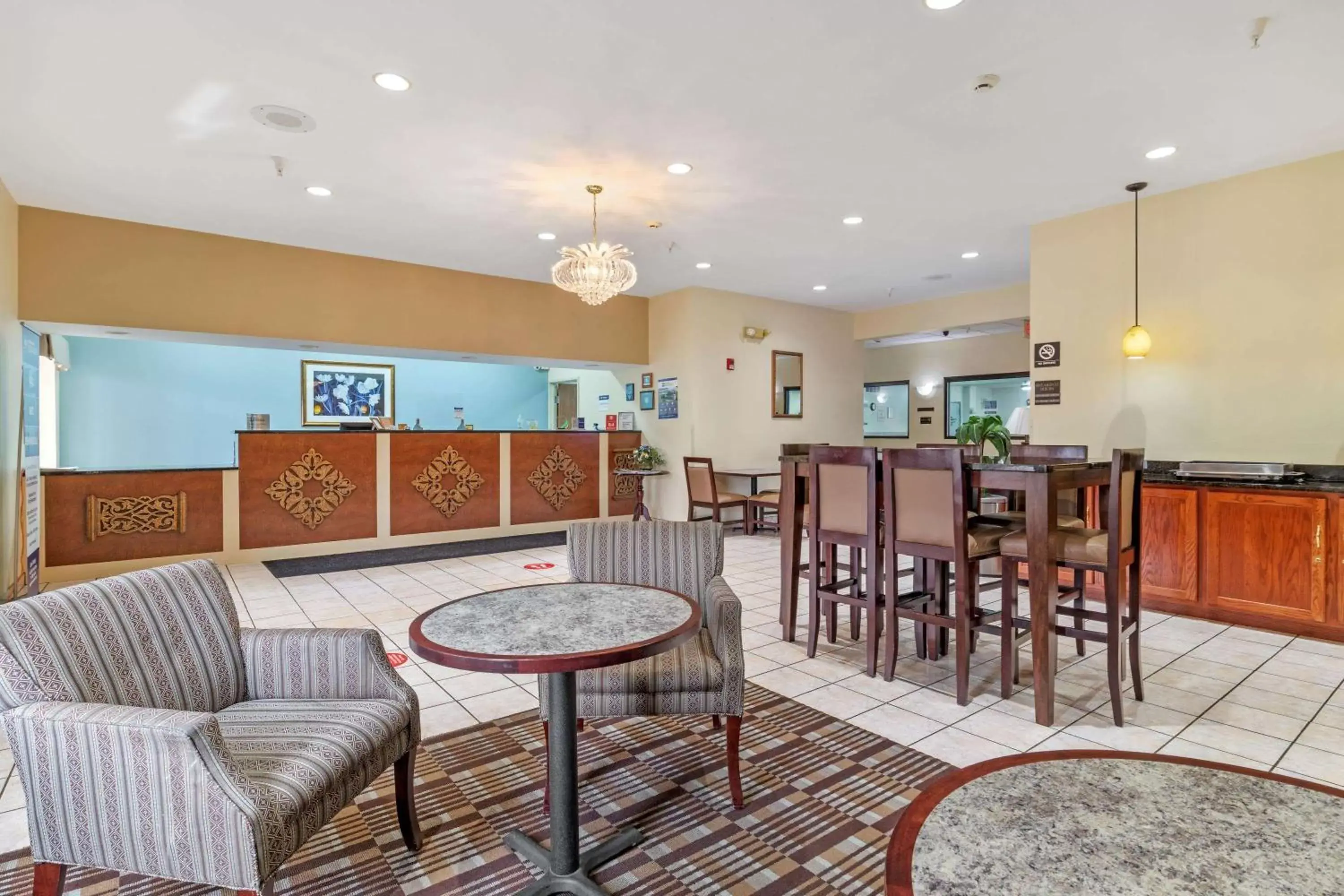 Lobby or reception, Lounge/Bar in Best Western Clearlake Plaza