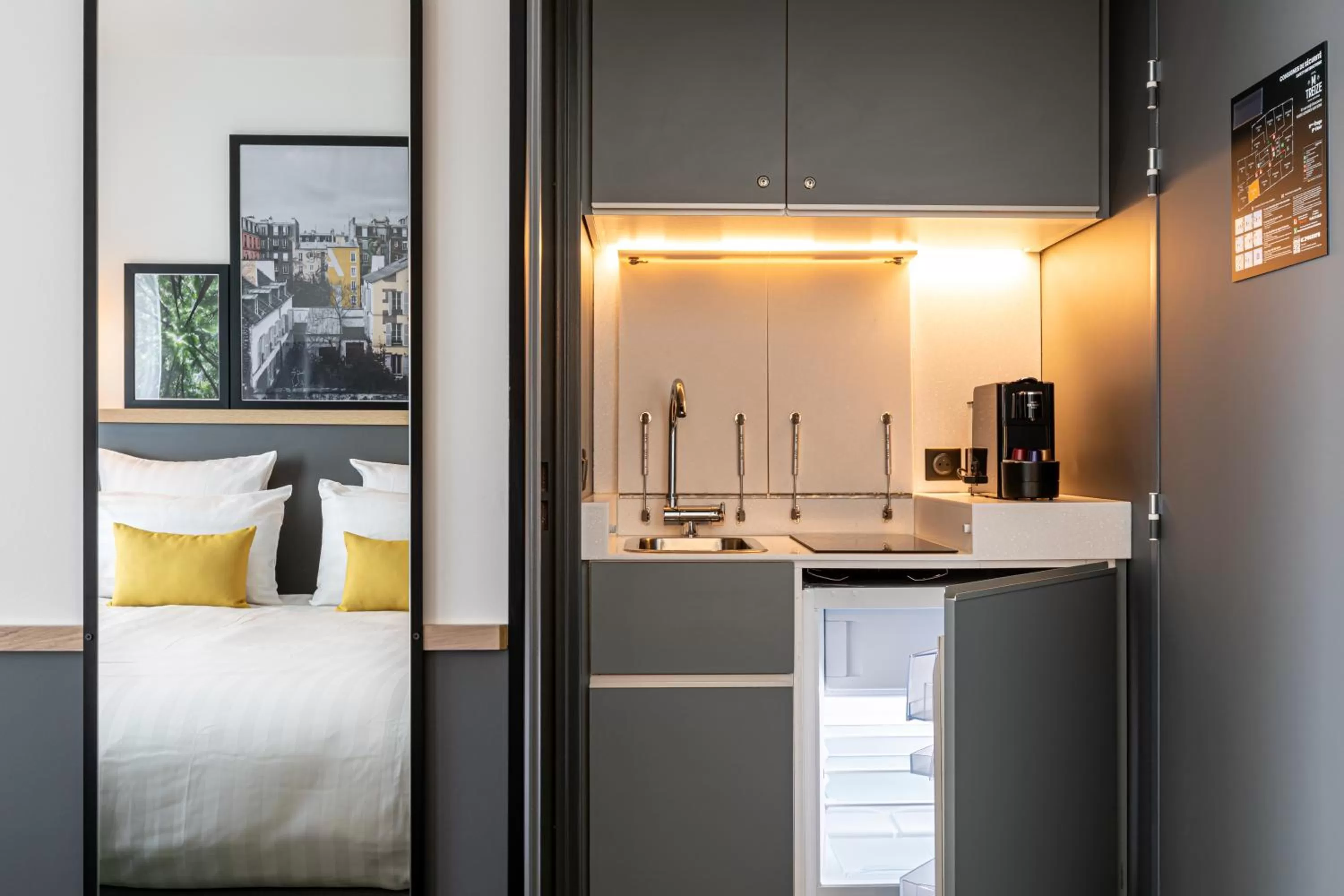 Coffee/tea facilities, Bed in Best Western M-Treize Paris Asnieres