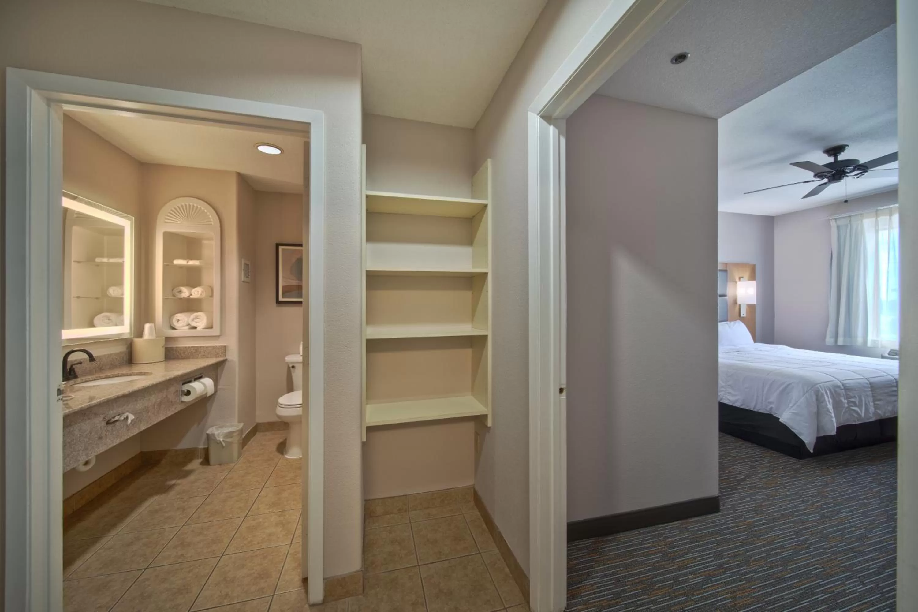 Bedroom, Bed in Wingate by Wyndham Houston Bush Intercontinental Airport