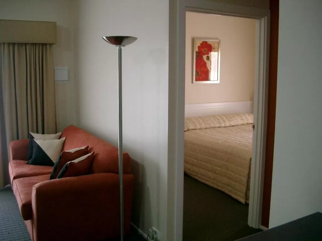 Decorative detail, Bed in McLaren Vale Motel & Apartments