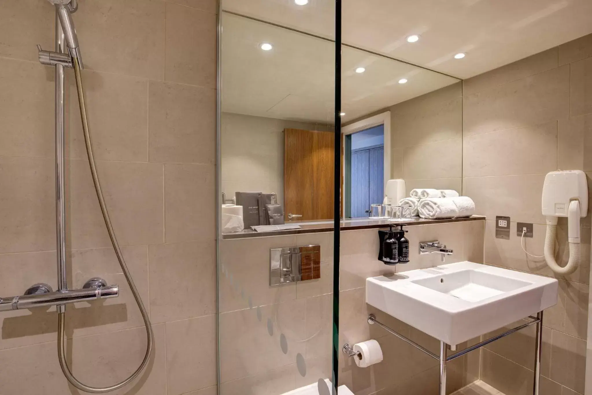 Photo of the whole room, Bathroom in Morton Hotel