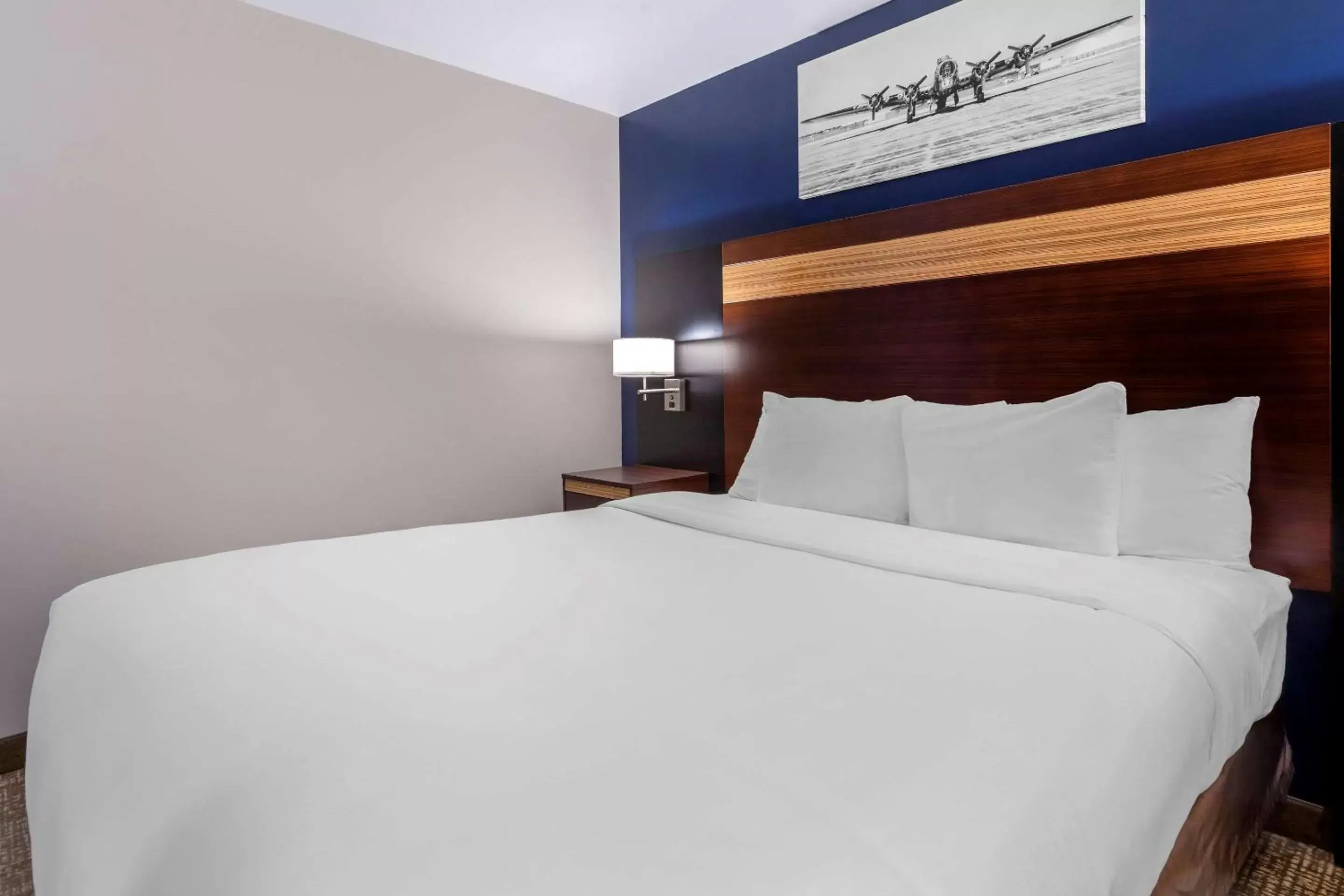 Photo of the whole room in Avion Inn Near LGA Airport, Ascend Hotel Collection