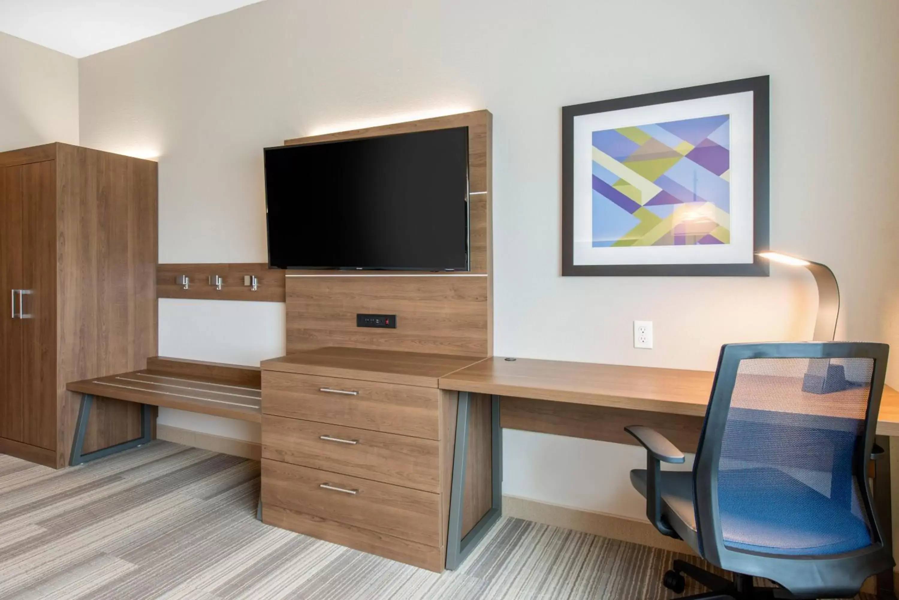 Photo of the whole room, TV/Entertainment Center in Holiday Inn Express & Suites Alachua - Gainesville Area, an IHG Hotel