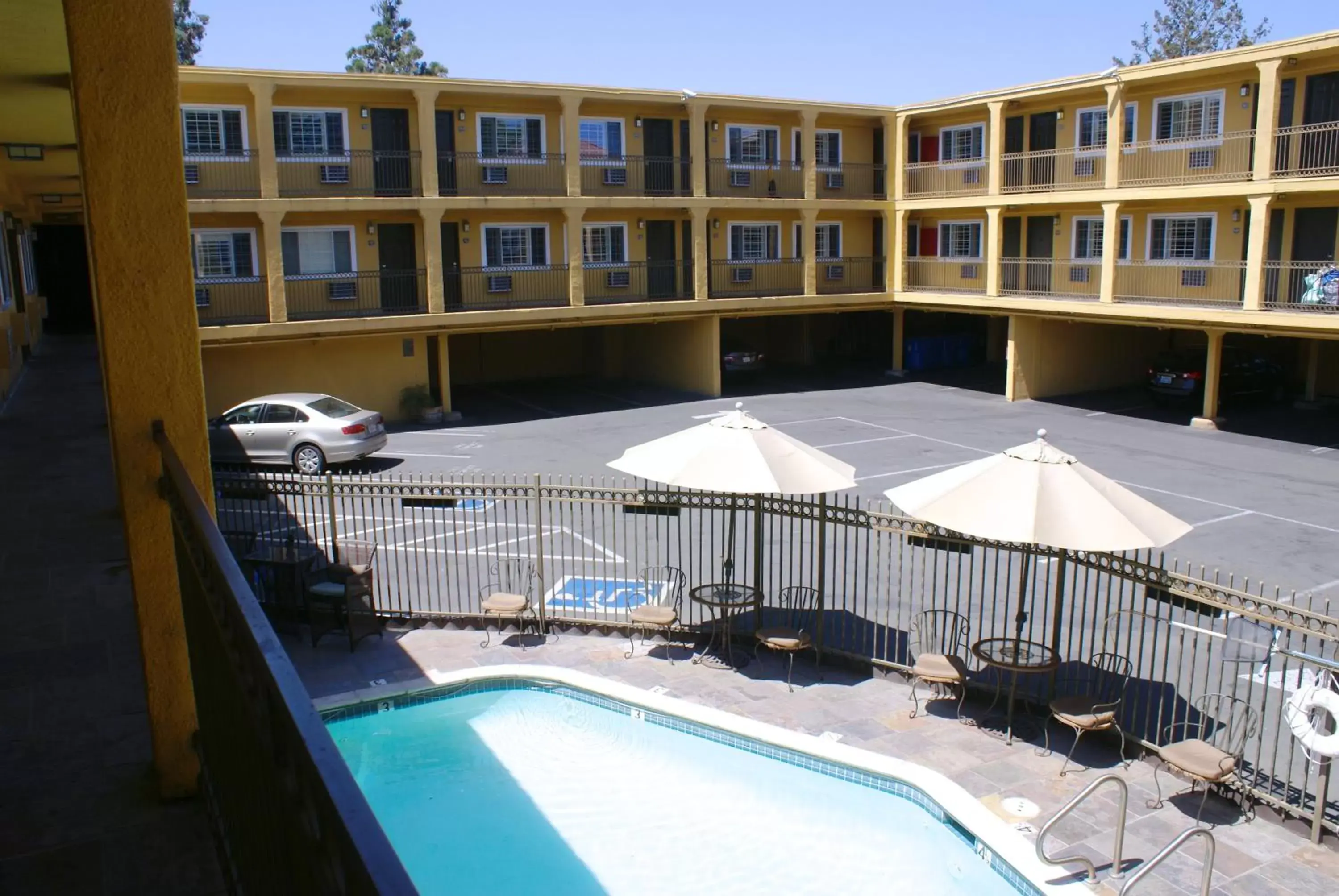 Swimming pool, Pool View in Napa Valley Hotel & Suites