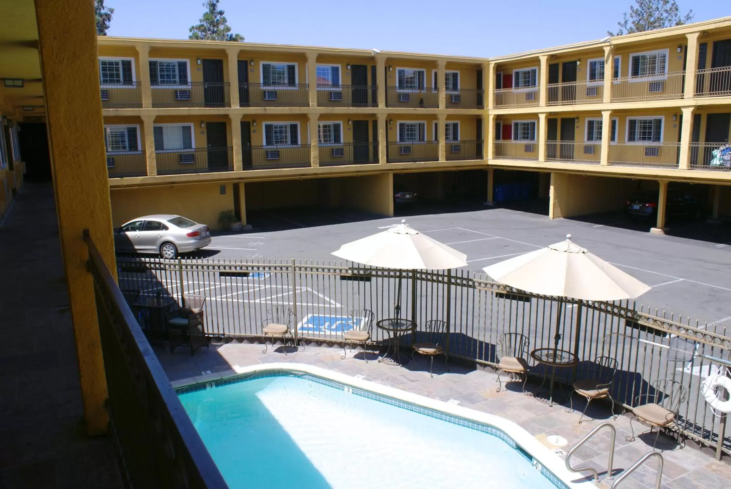 Swimming pool in Napa Valley Hotel & Suites Swimming pool in Napa Valley Hotel & Suites