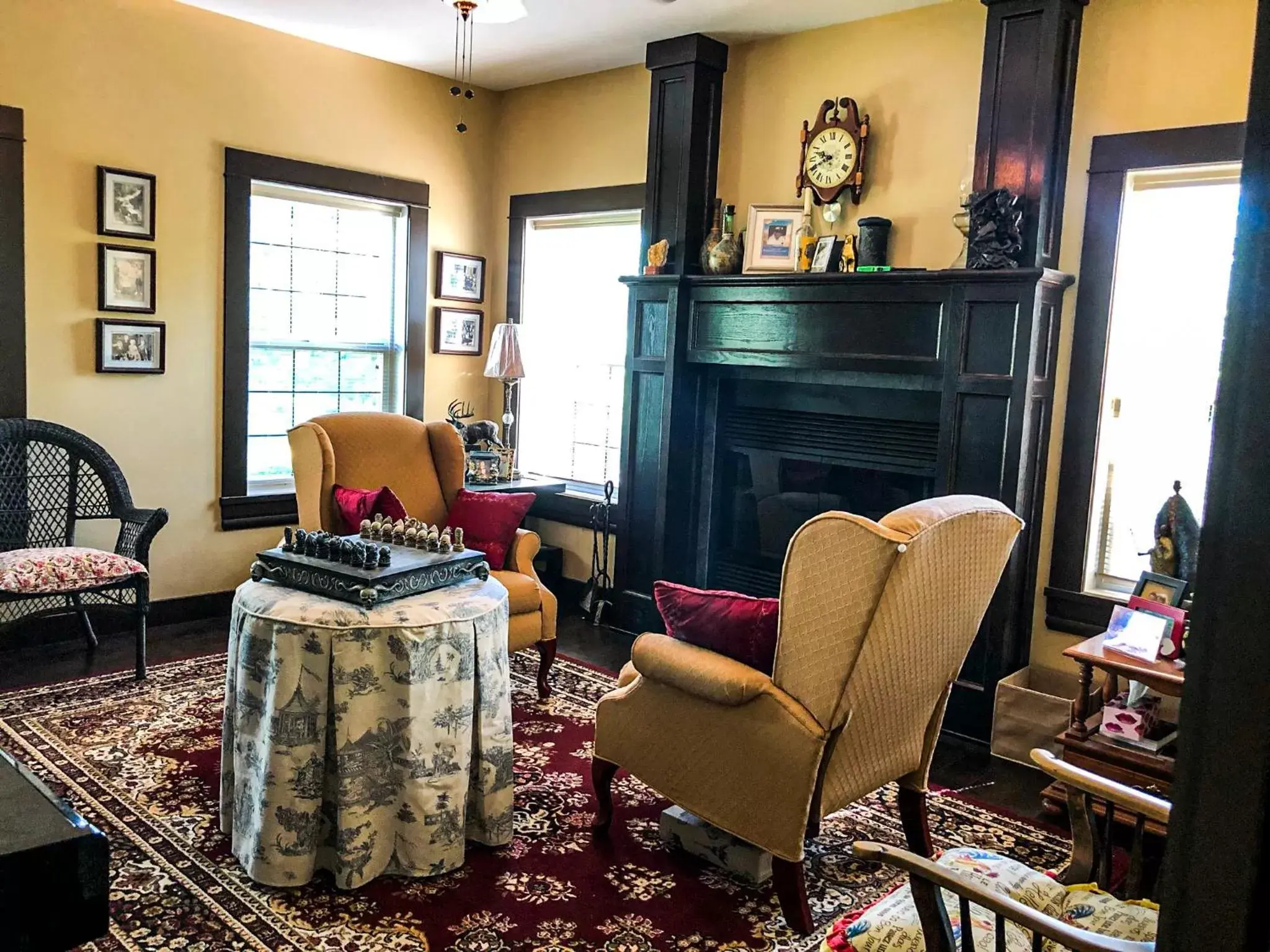 Lounge or bar, Seating Area in Wolf Creek Bed and Breakfast