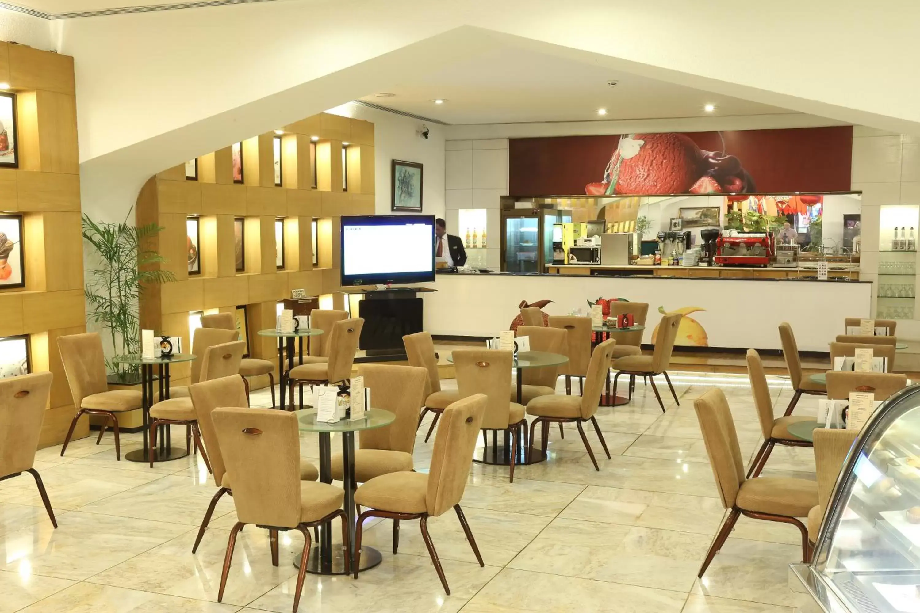 Restaurant/places to eat in Pearl Continental Hotel, Karachi