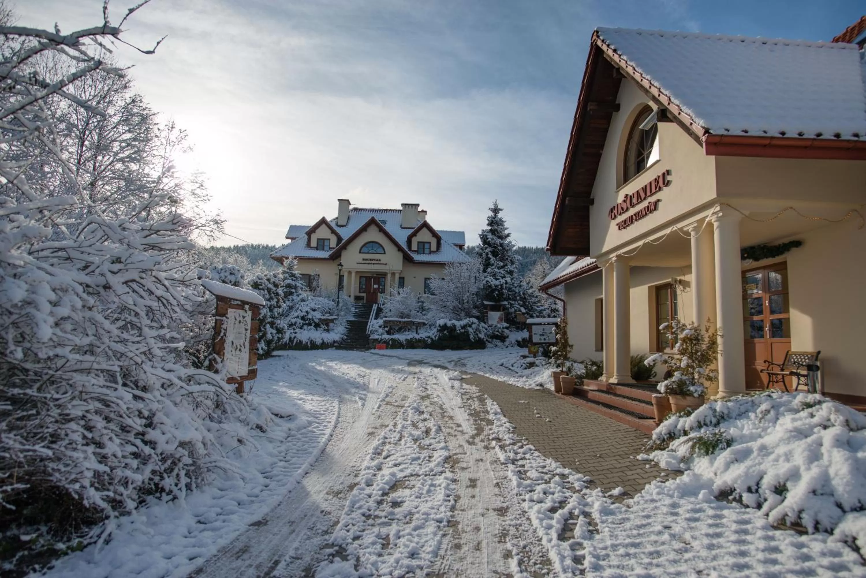 Facade/entrance in Gościniec Pięciu Stawów