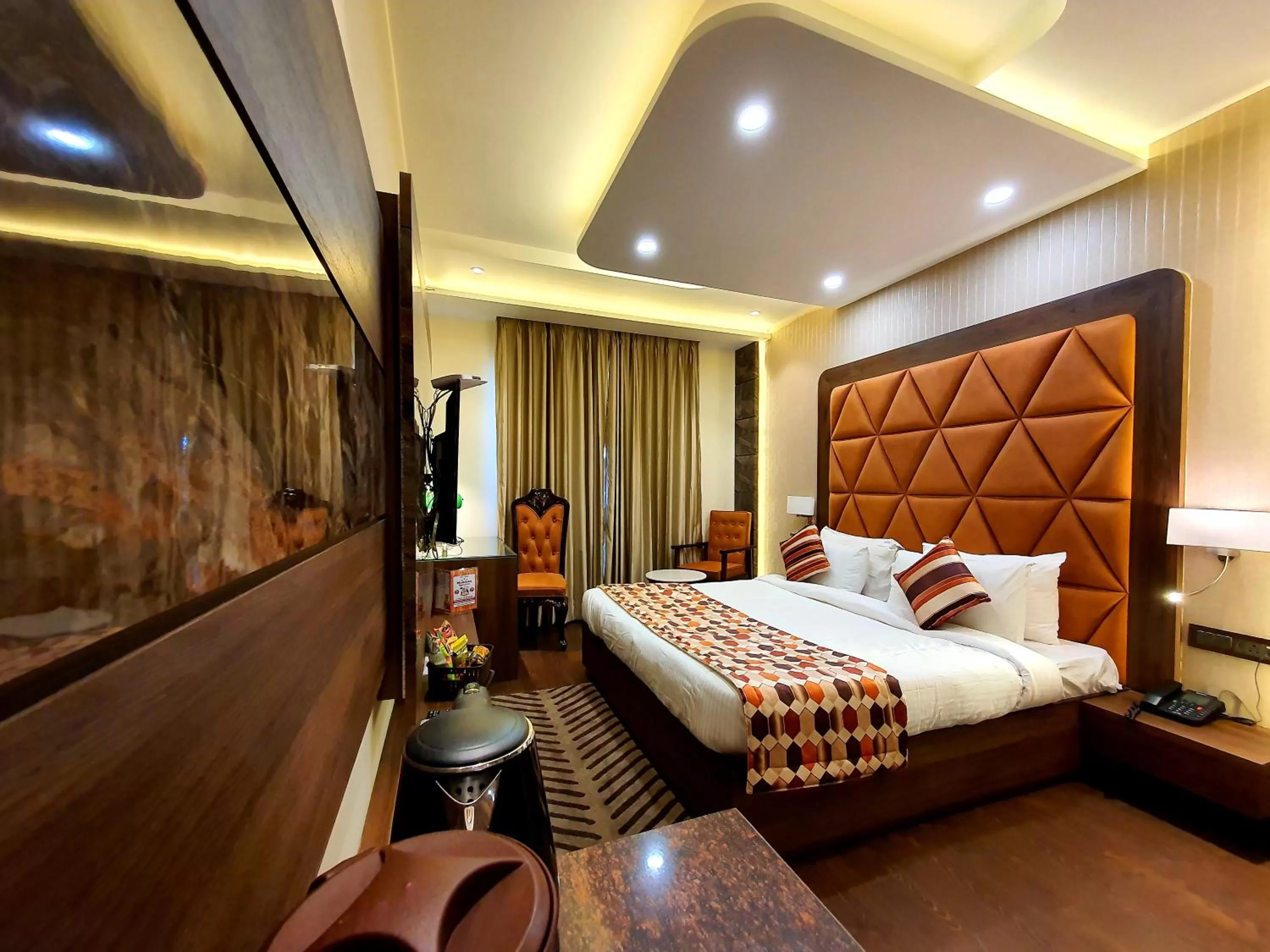 Bed in Hotel Makhan Residency