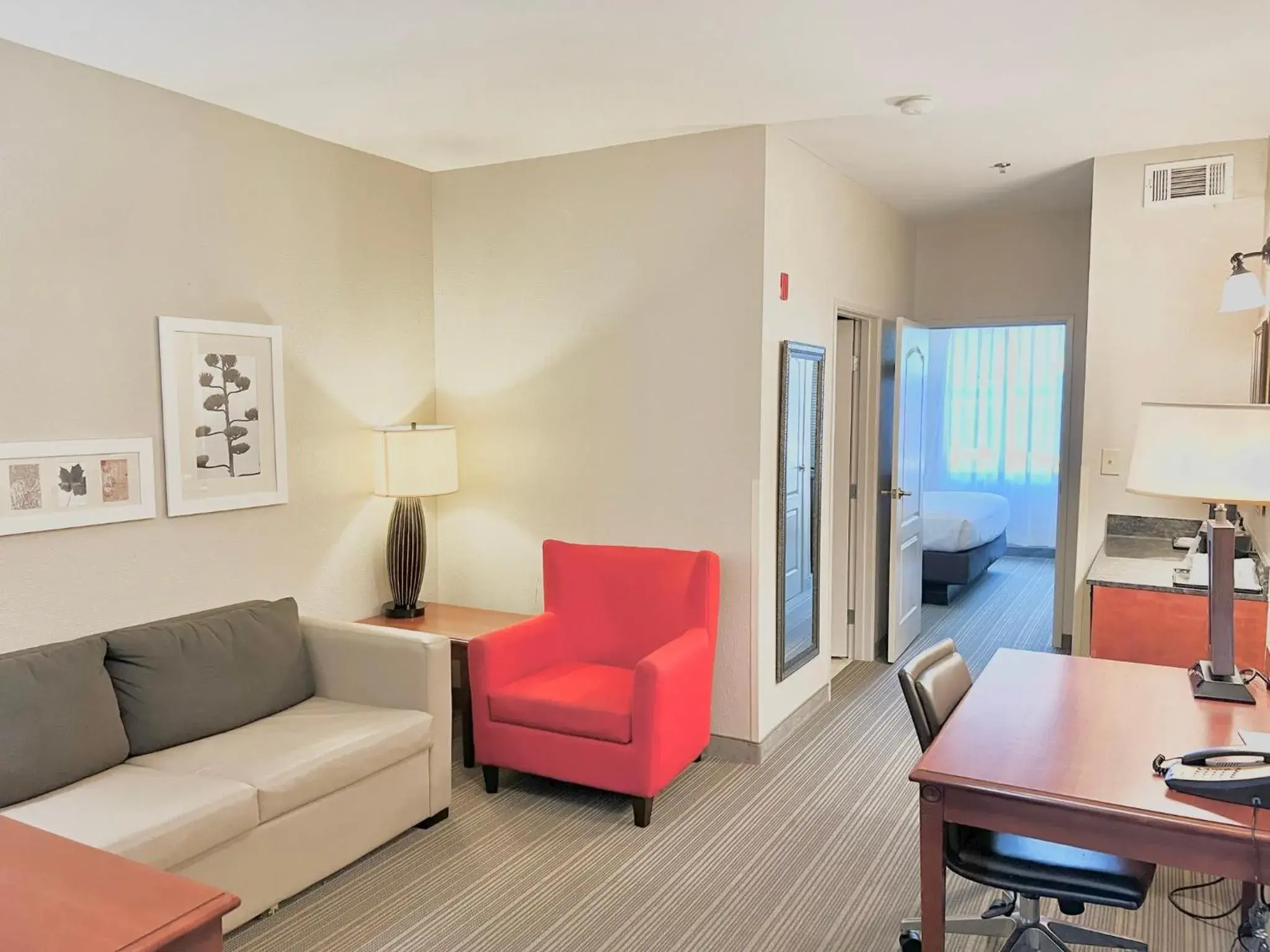 Seating Area in Country Inn & Suites by Radisson, Emporia, VA