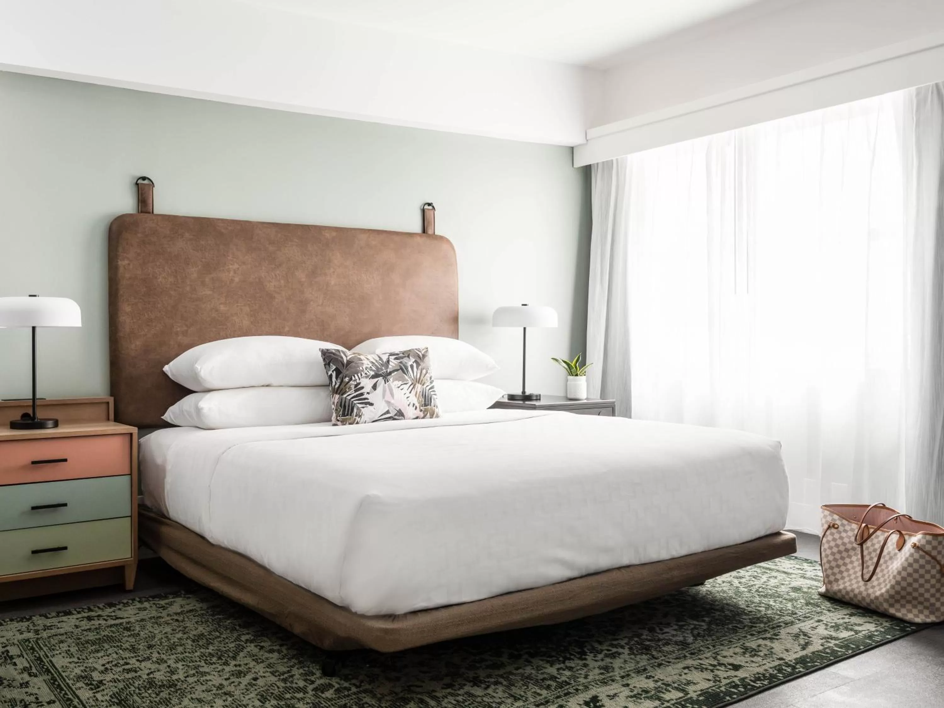 Photo of the whole room, Bed in Hotel Indigo Saint Louis Central West End by IHG