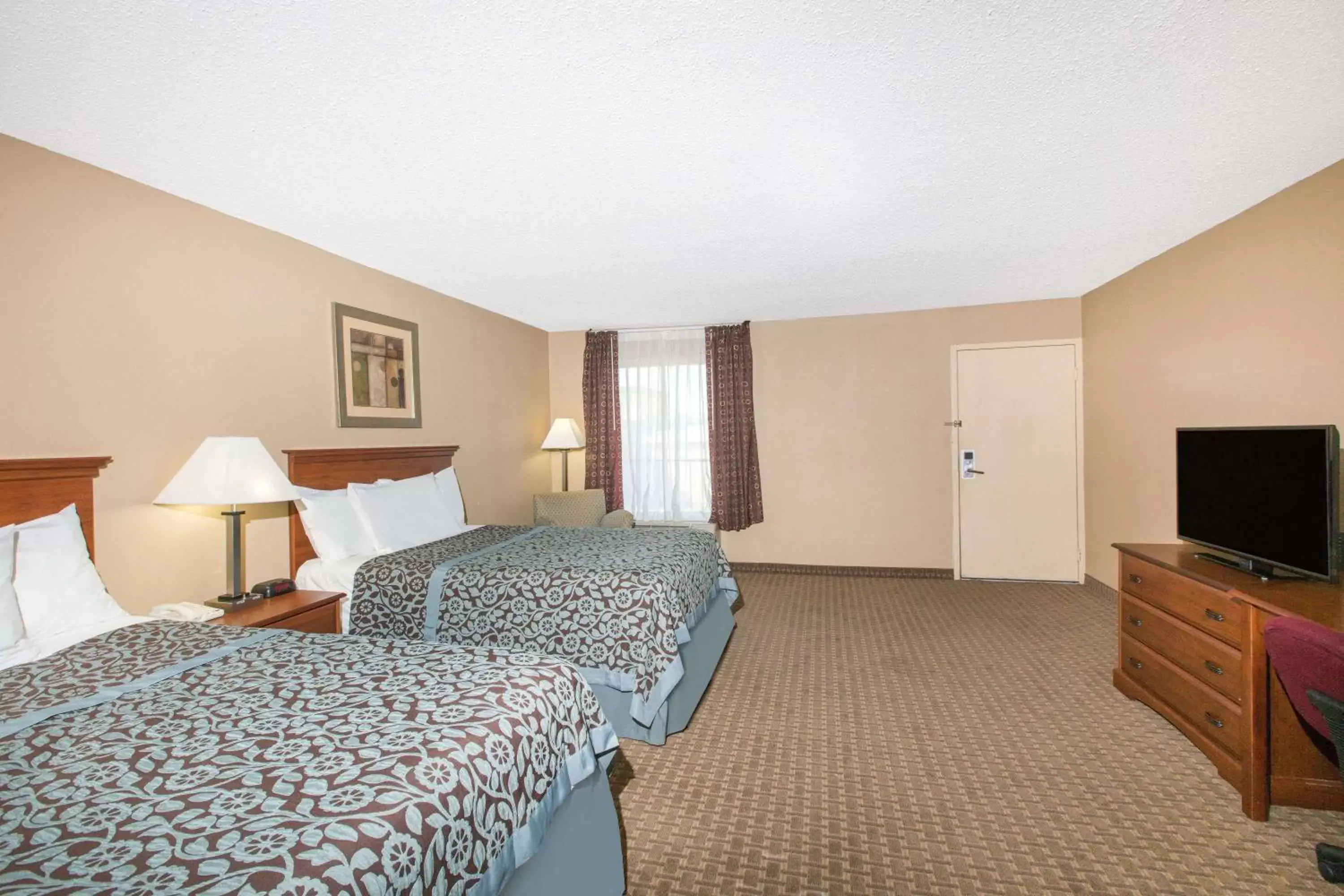 Photo of the whole room, Bed in Days Inn by Wyndham Ripley