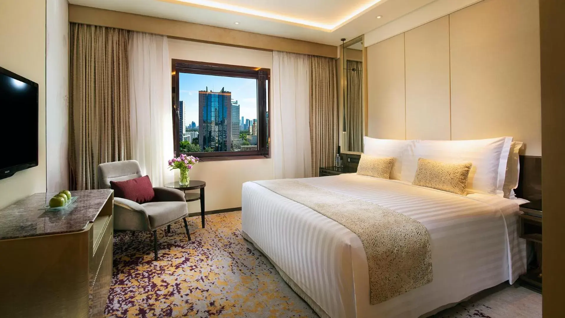 Bedroom in Kempinski Hotel Beijing Yansha Center