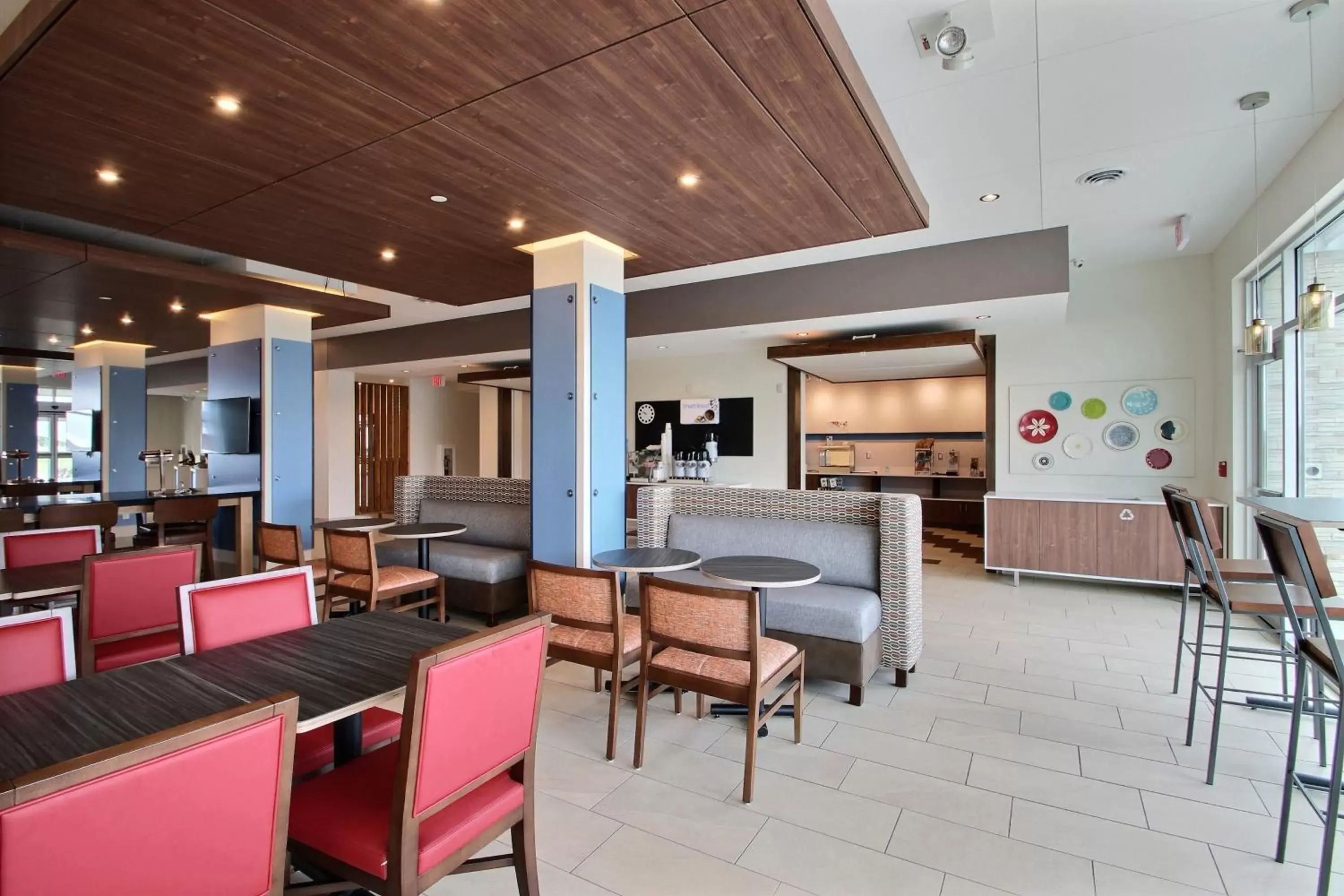 Breakfast, Restaurant/Places to Eat in Holiday Inn Express & Suites Fond Du Lac, an IHG Hotel