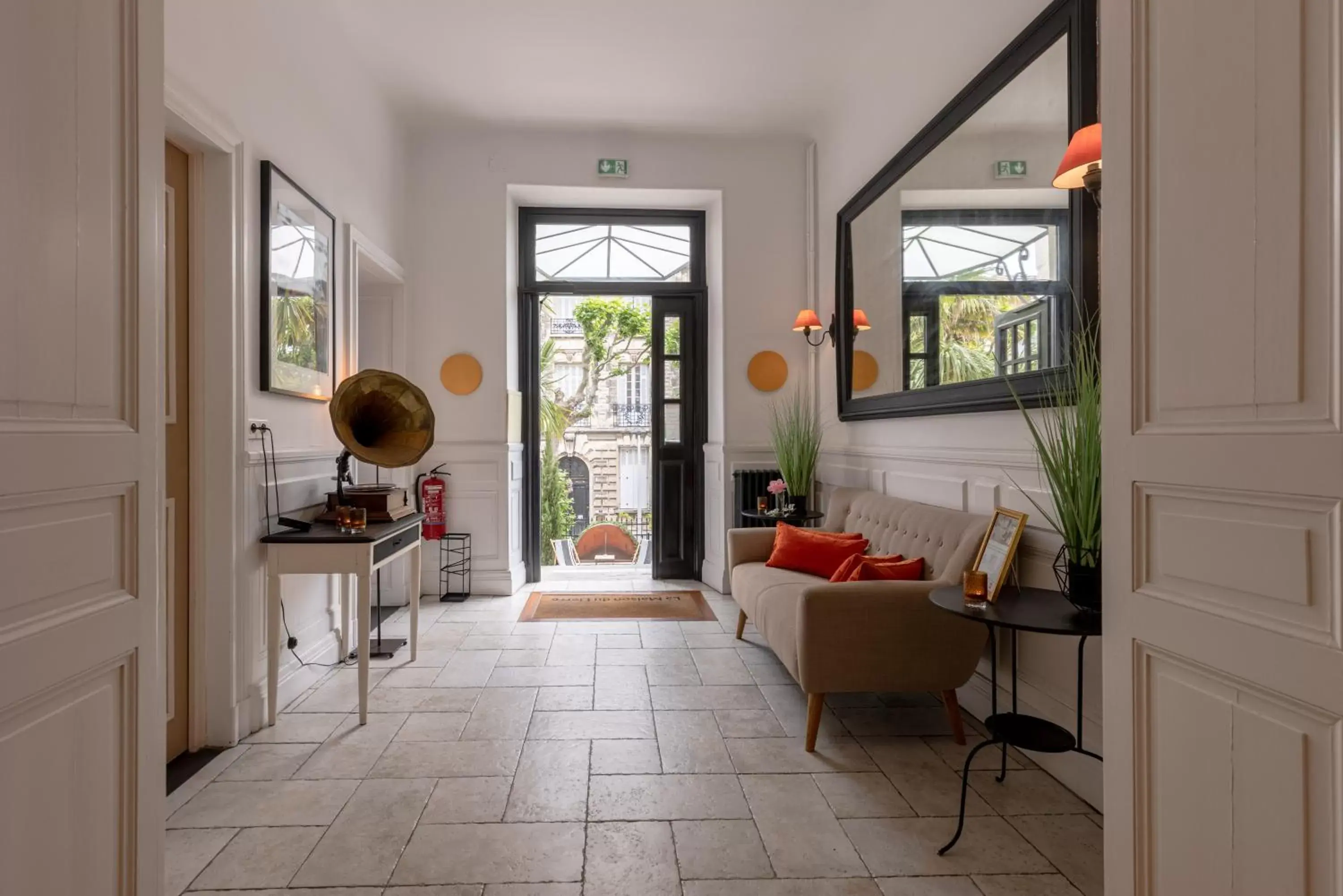 Lobby or reception, Seating Area in Hôtel & Espace Bien-être La Maison du Lierre