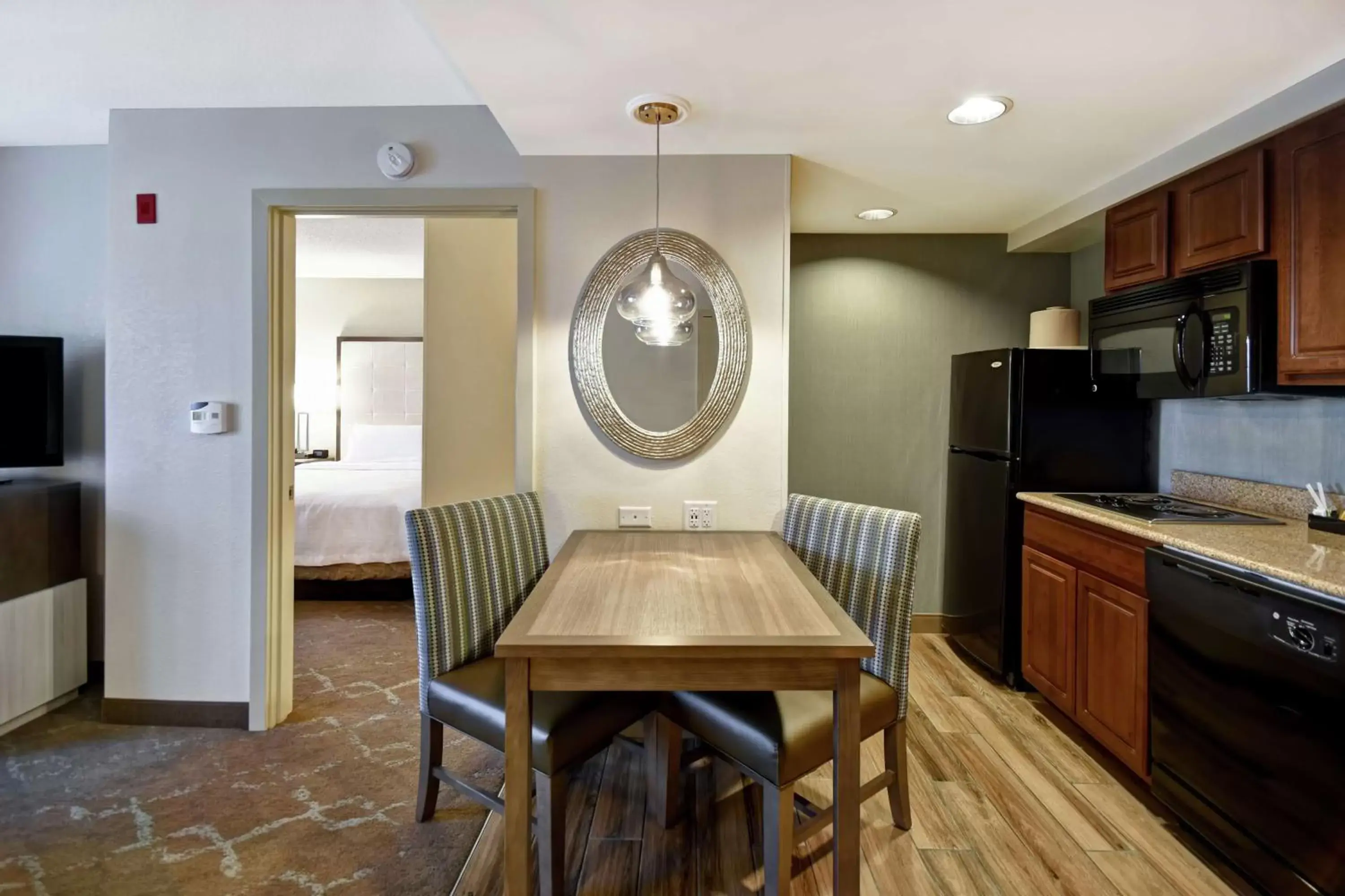 Kitchen or kitchenette, Dining Area in Homewood Suites by Hilton Dover