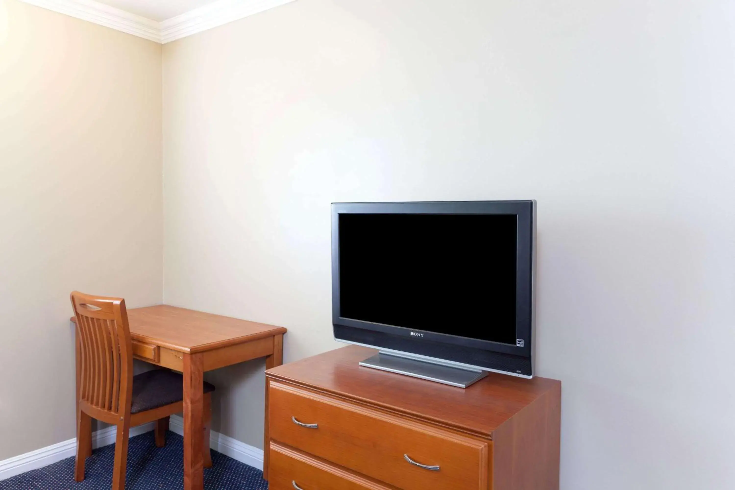 TV and multimedia, TV/Entertainment Center in Super 8 by Wyndham Torrance LAX Airport Area