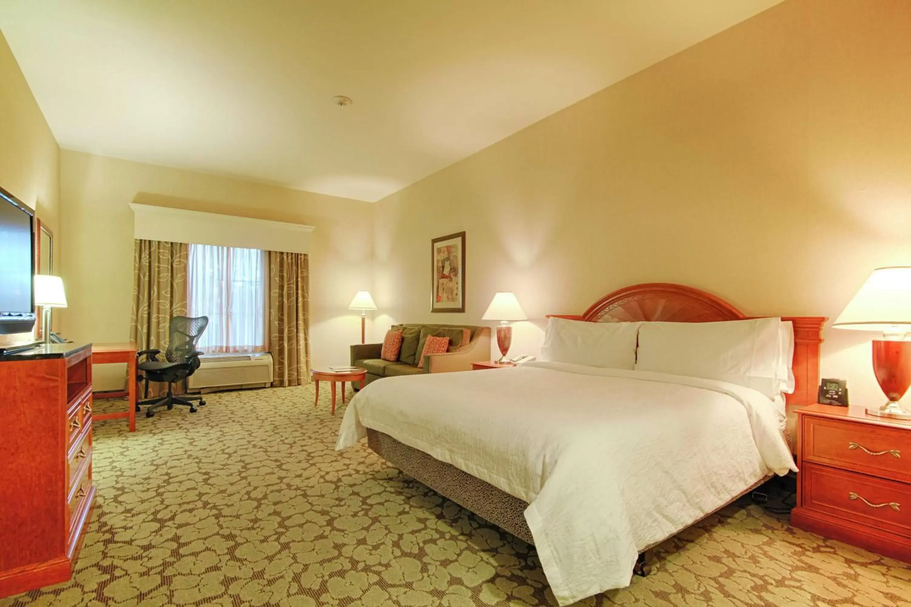 Bedroom, Bed in Hilton Garden Inn Las Vegas Strip South