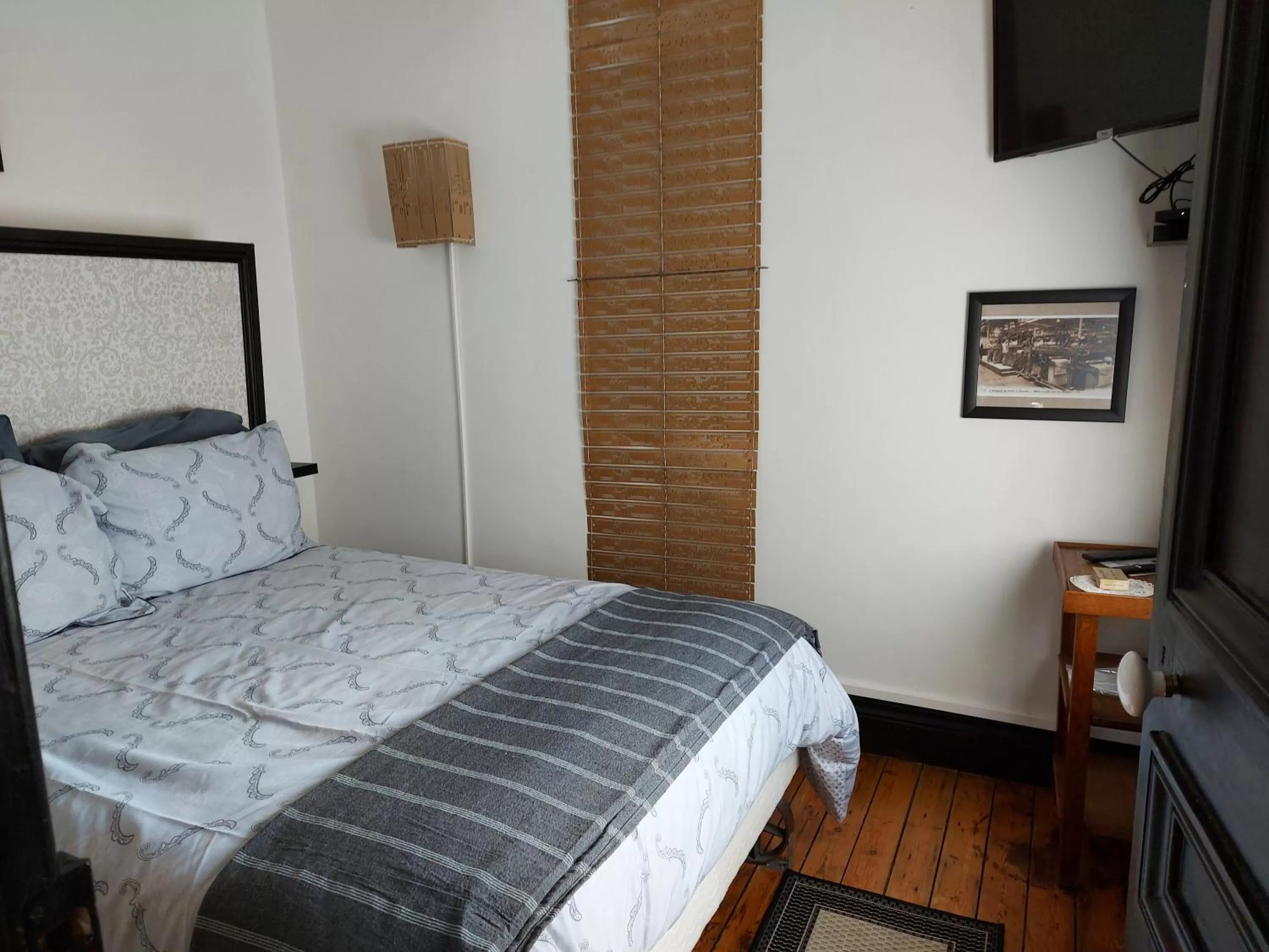 TV and multimedia, Bed in B & B Les Secrets des Loges