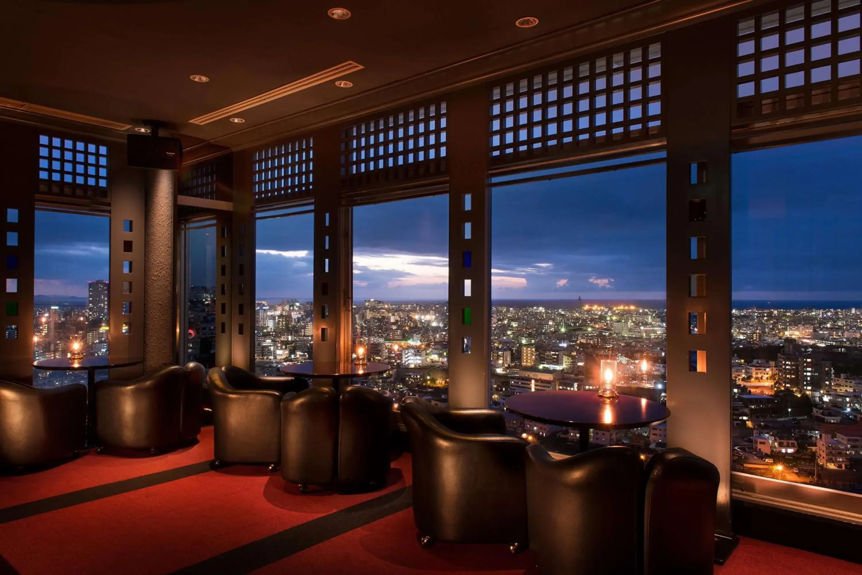 Lounge or bar in DoubleTree by Hilton Naha Shuri Castle