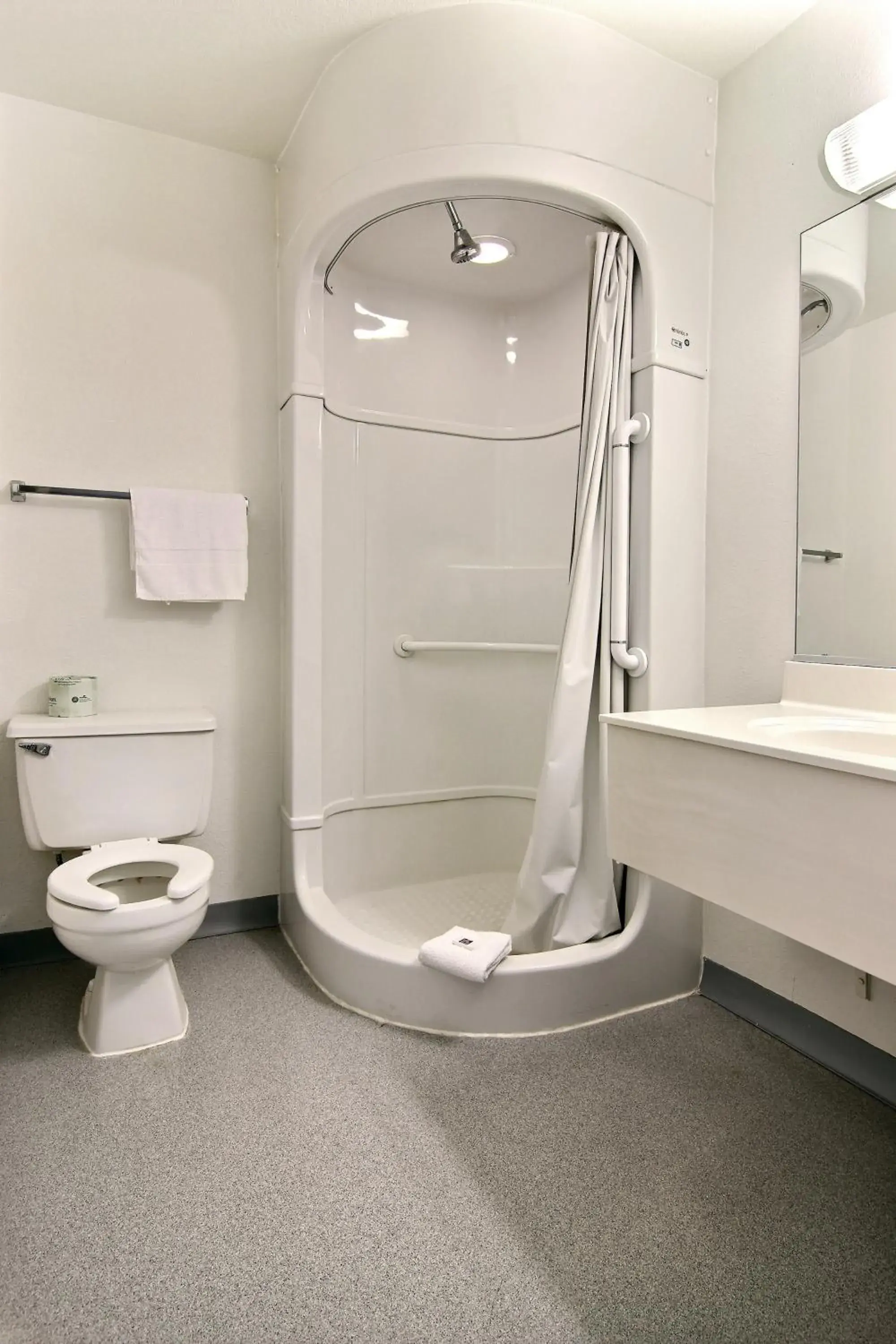 Shower, Bathroom in Travelodge by Wyndham Raton