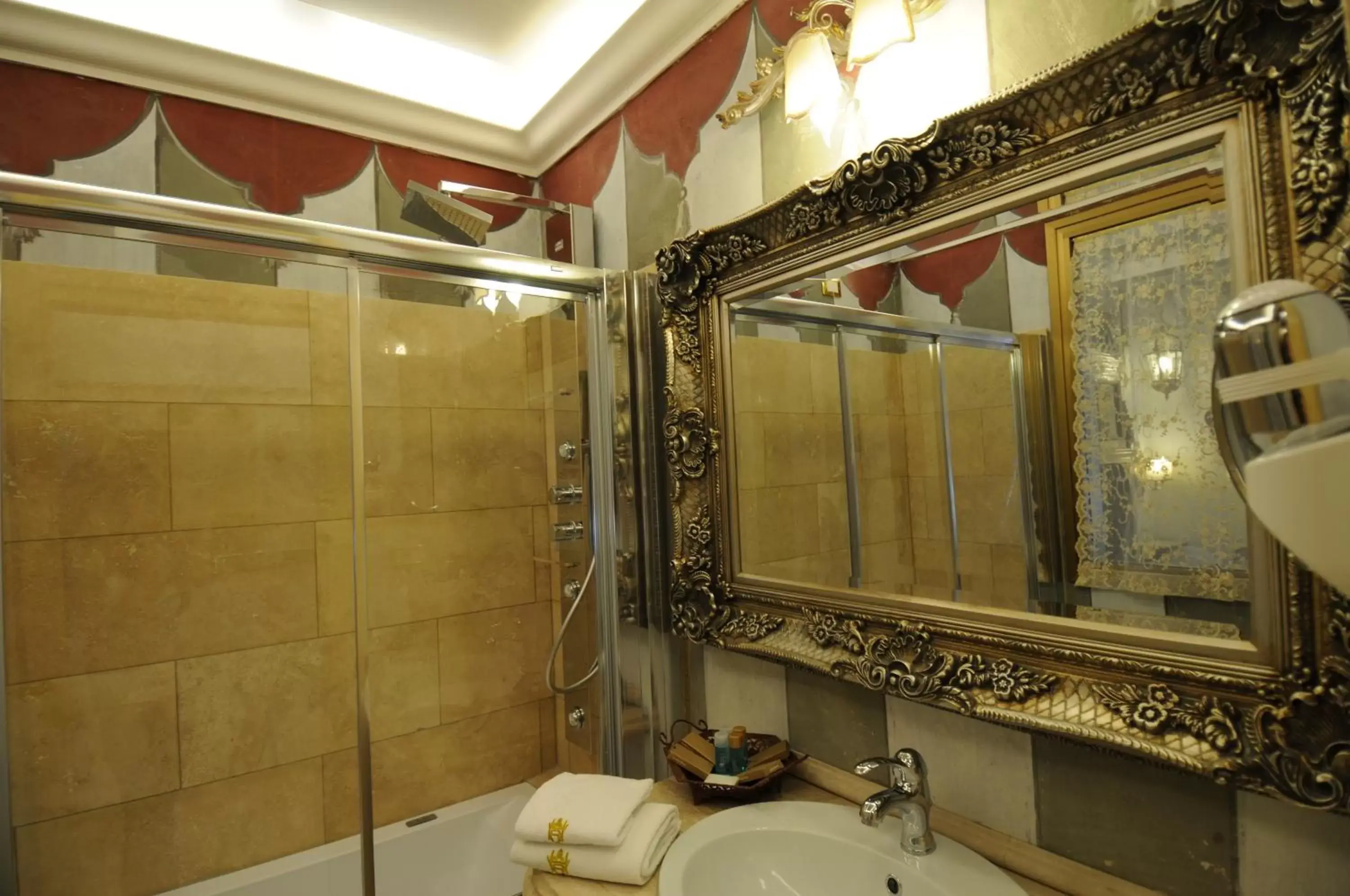 Bathroom in Romanico Palace Luxury Hotel & SPA