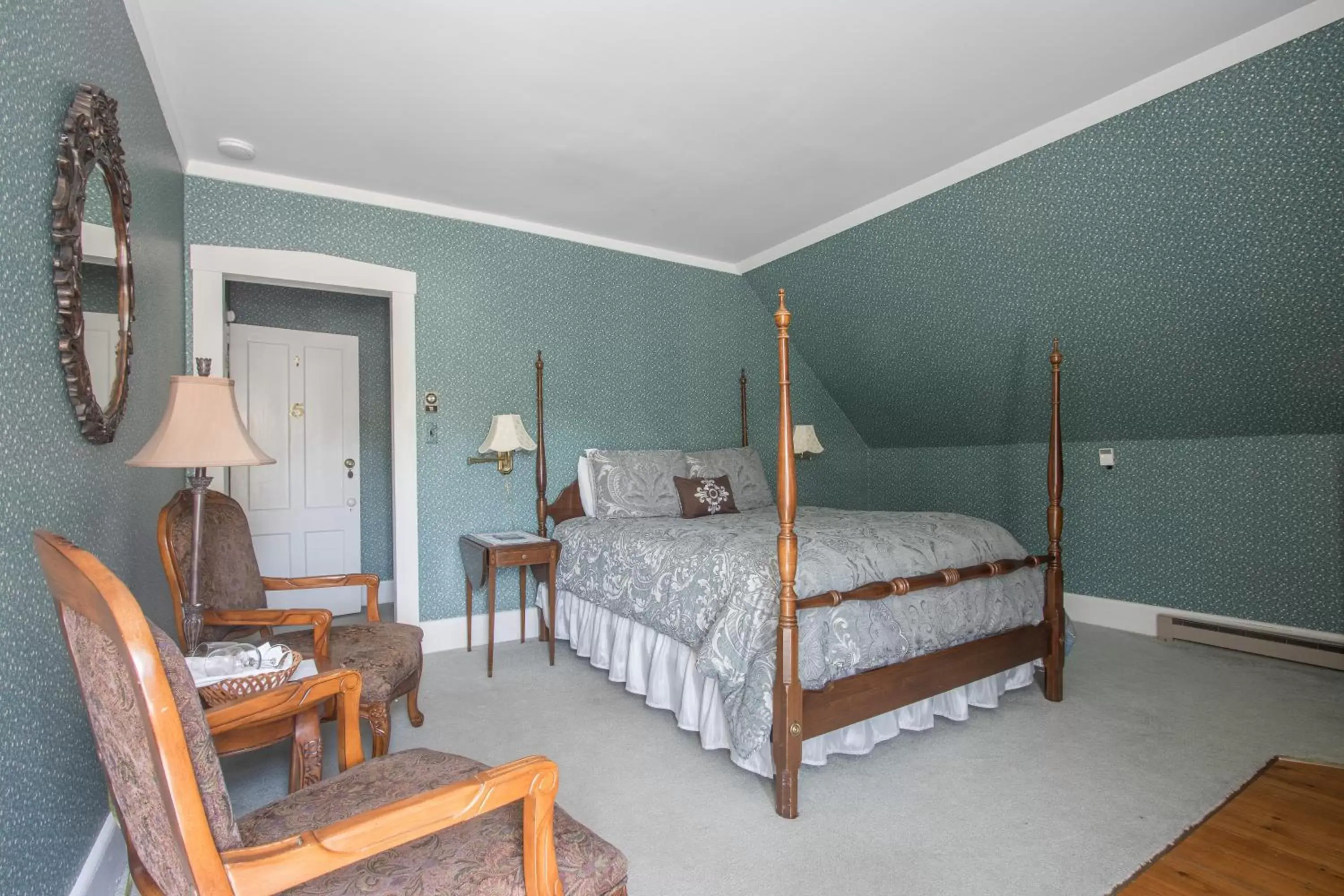 Bedroom, Bed in Deerfield Valley Inn - Mt Snow