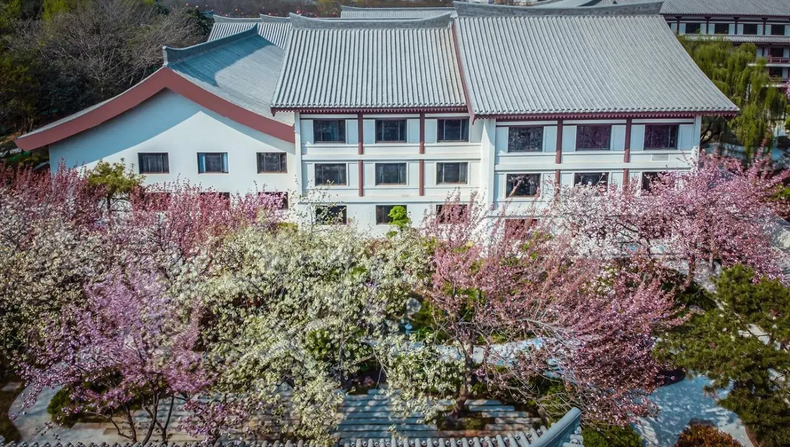 Garden view, Property Building in HUALUXE Xi'an Tanghua, an IHG Hotel