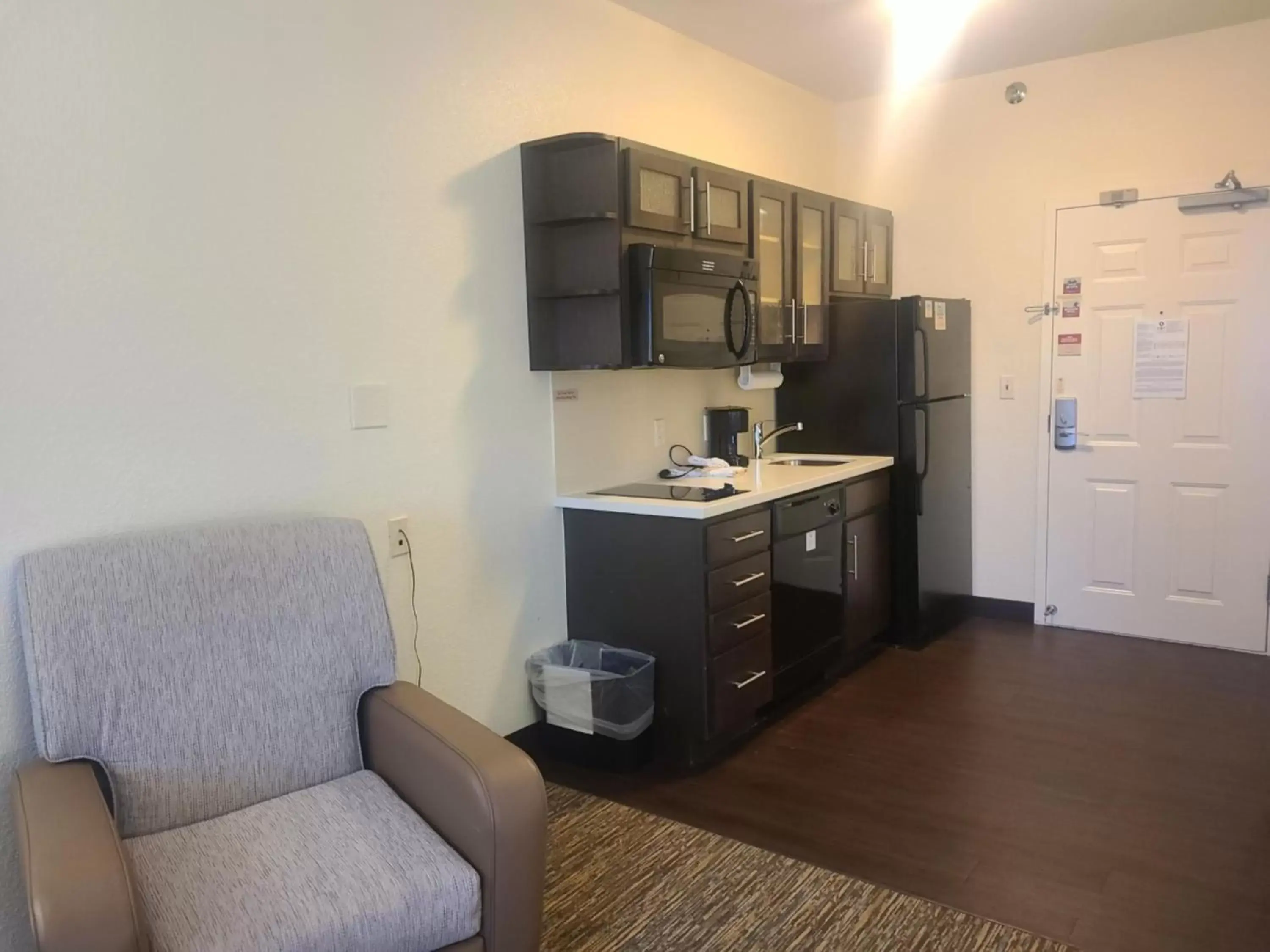 Photo of the whole room, Kitchen/Kitchenette in Candlewood Suites Bismarck