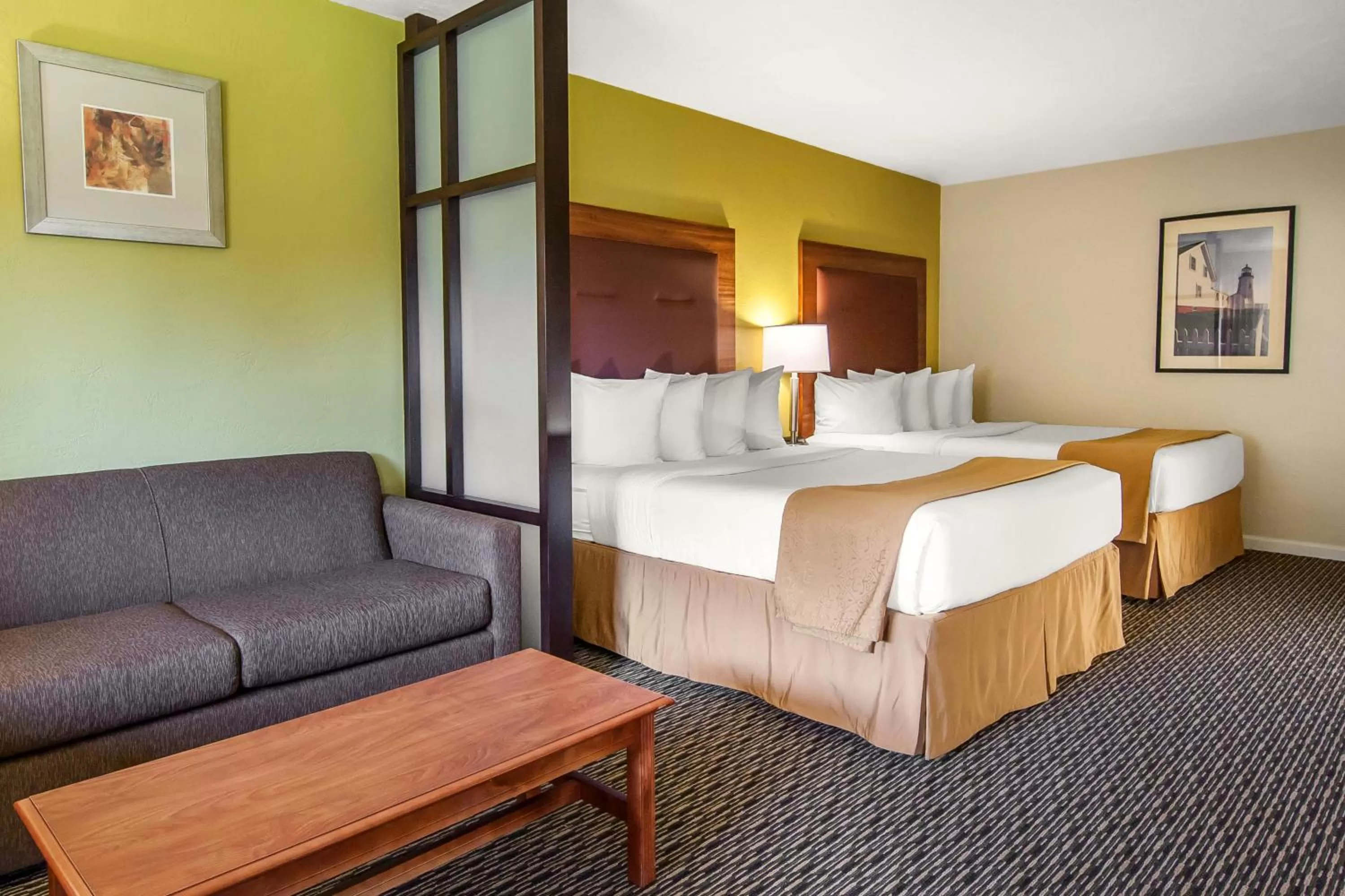 Bedroom, Bed in Quality Inn & Suites at Coos Bay