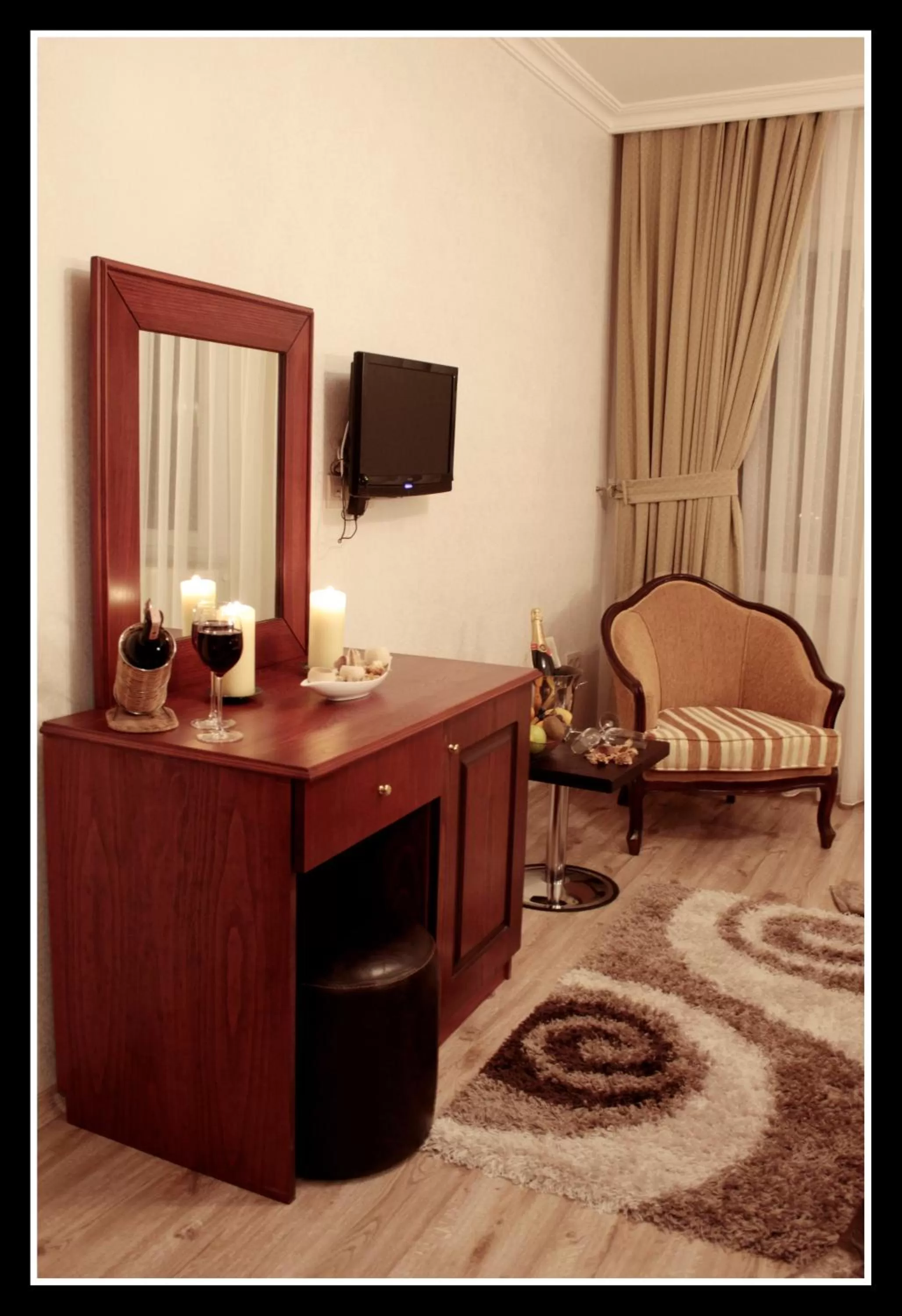 Photo of the whole room in Sultanahmet Cesme Hotel