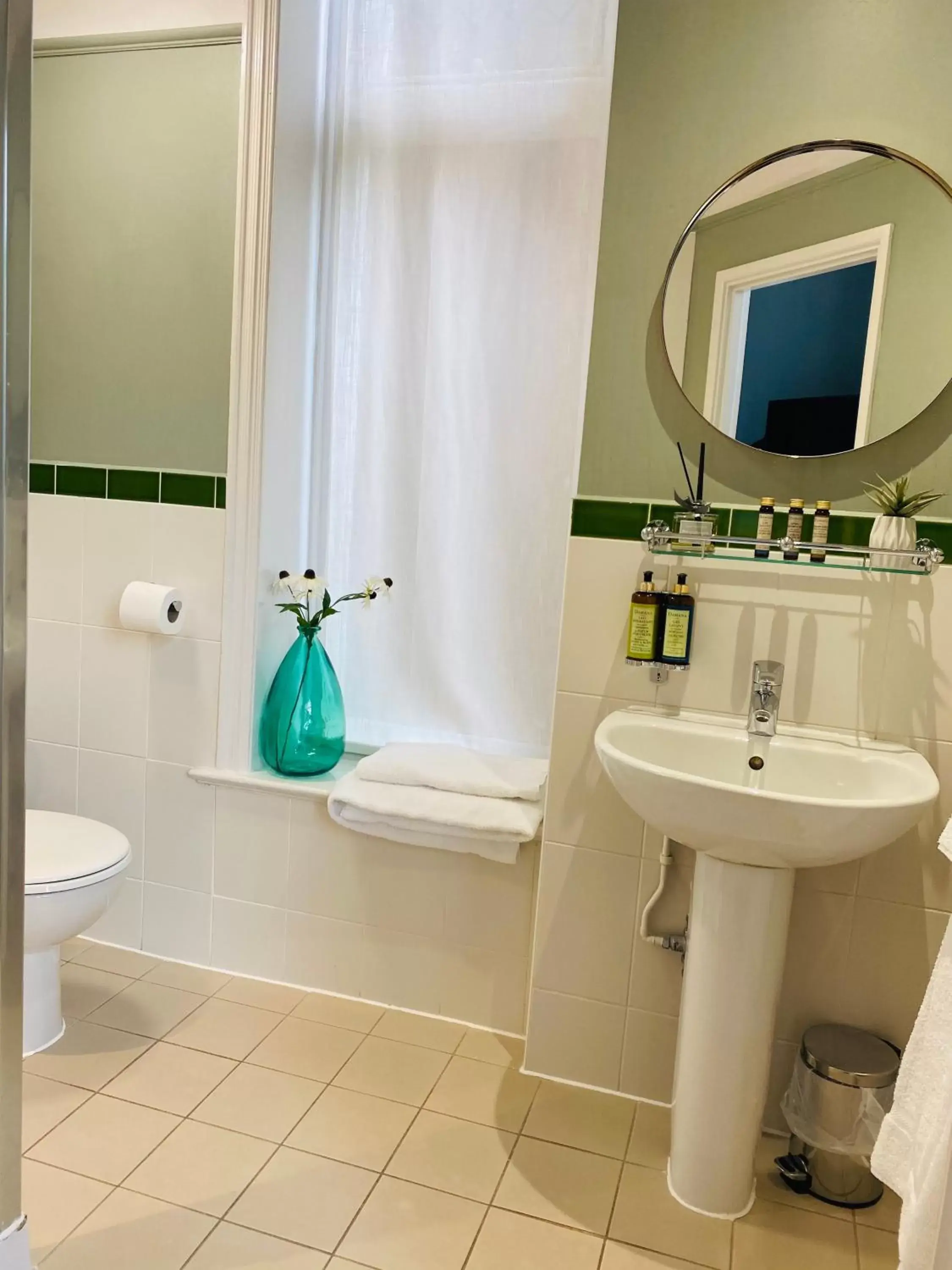 Superior Family Room - single occupancy in Embankment Hotel Superior Family Room - single occupancy in Embankment Hotel