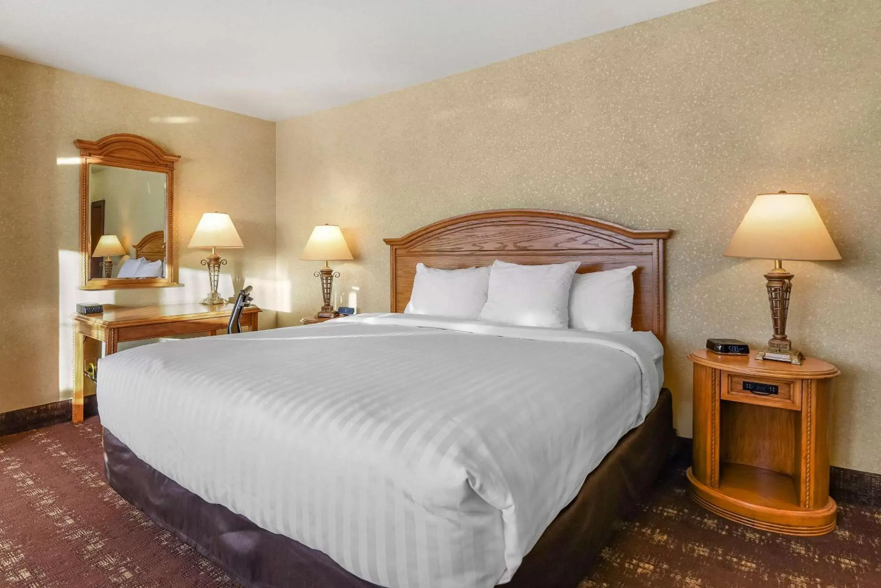 Photo of the whole room, Bed in Kathryn Riverfront Inn, Ascend Hotel Collection