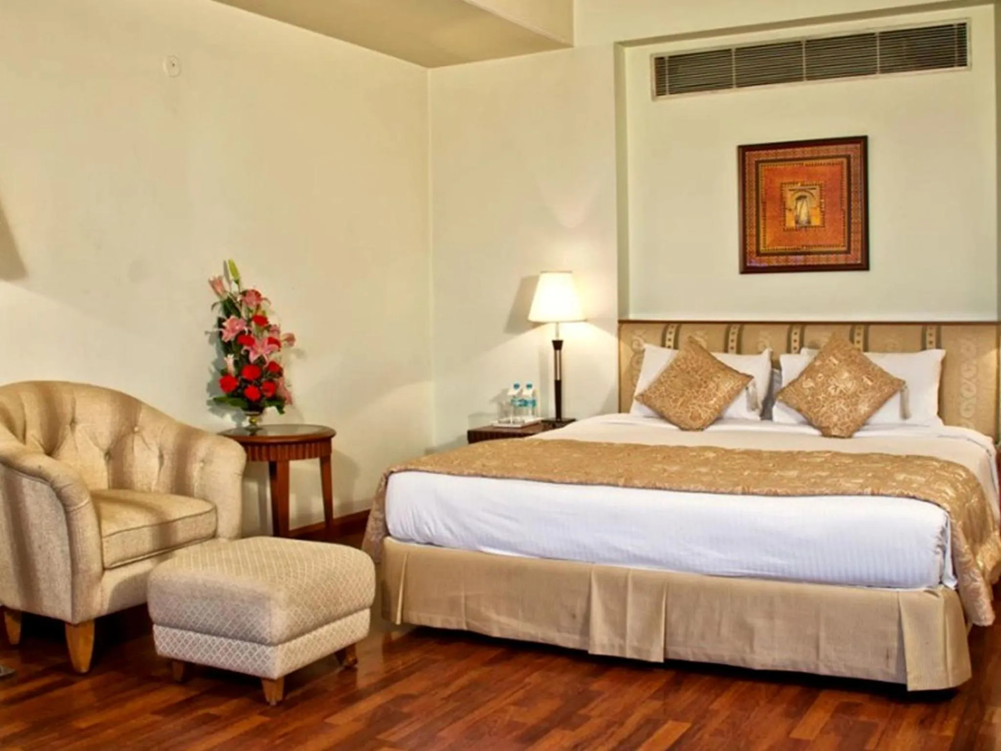 Bed in Clarion Bella Casa at Airport