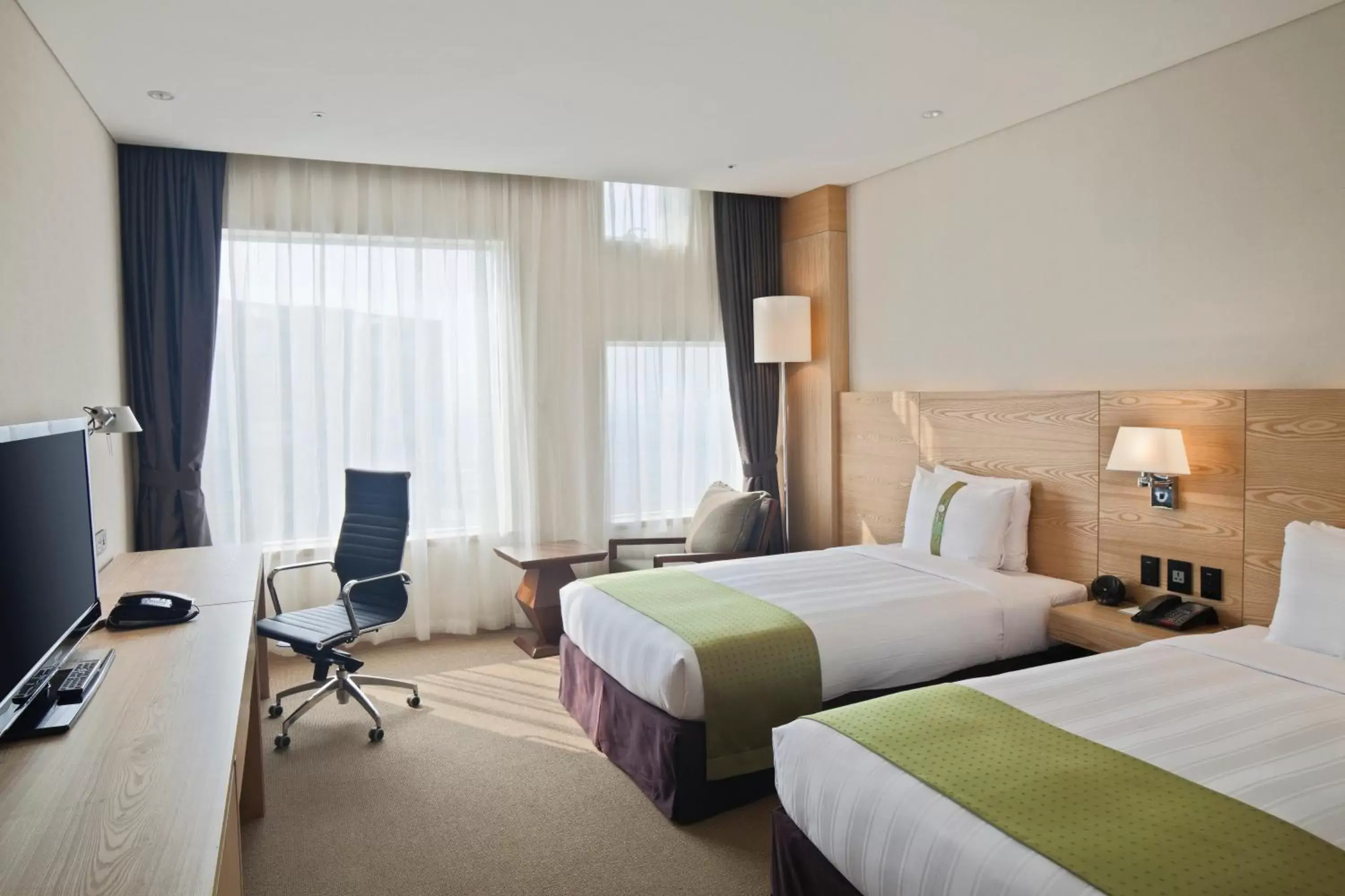 Photo of the whole room, Bed in Holiday Inn Gwangju, an IHG Hotel