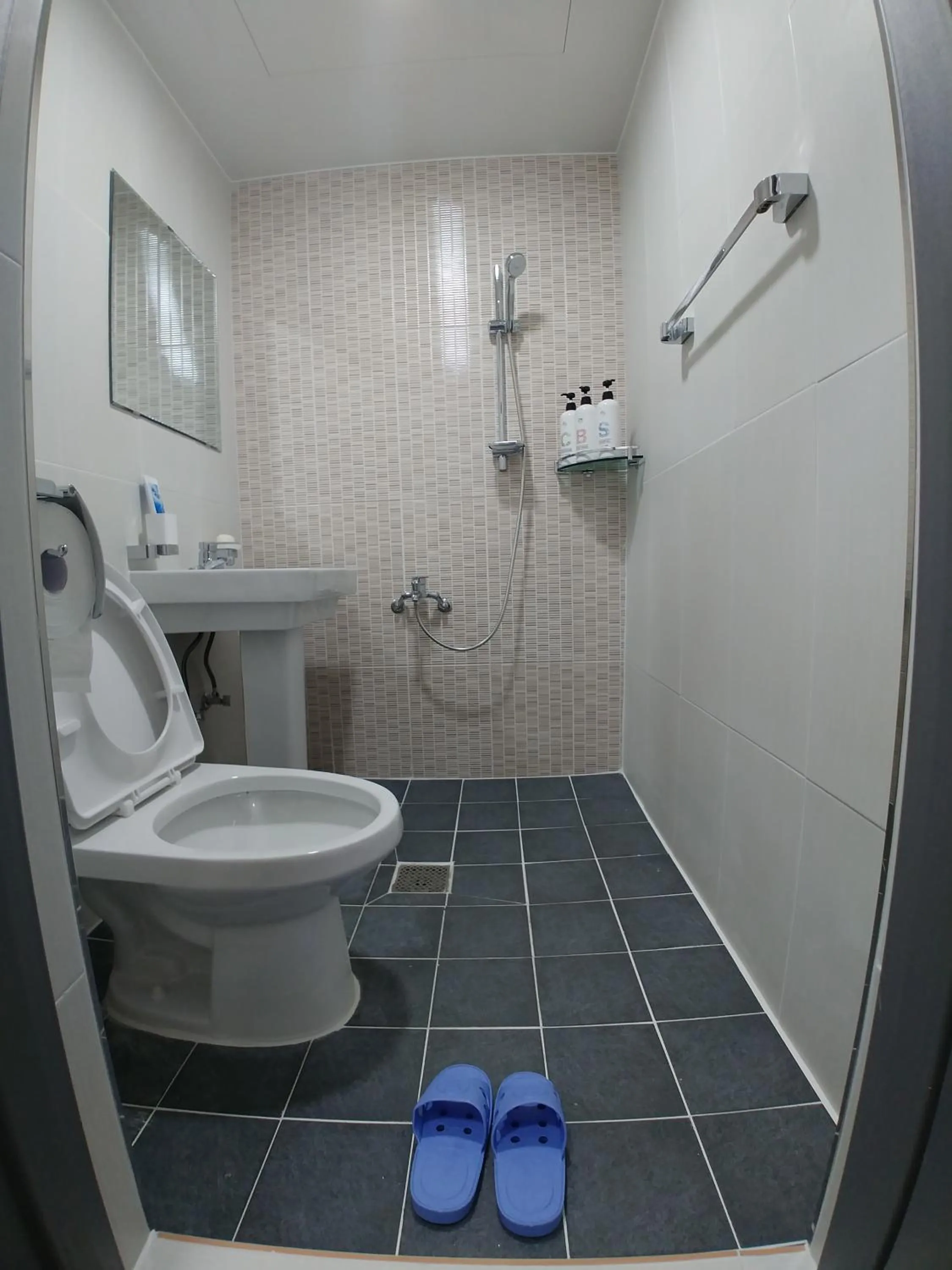 Bathroom in Bomgoro Guesthouse