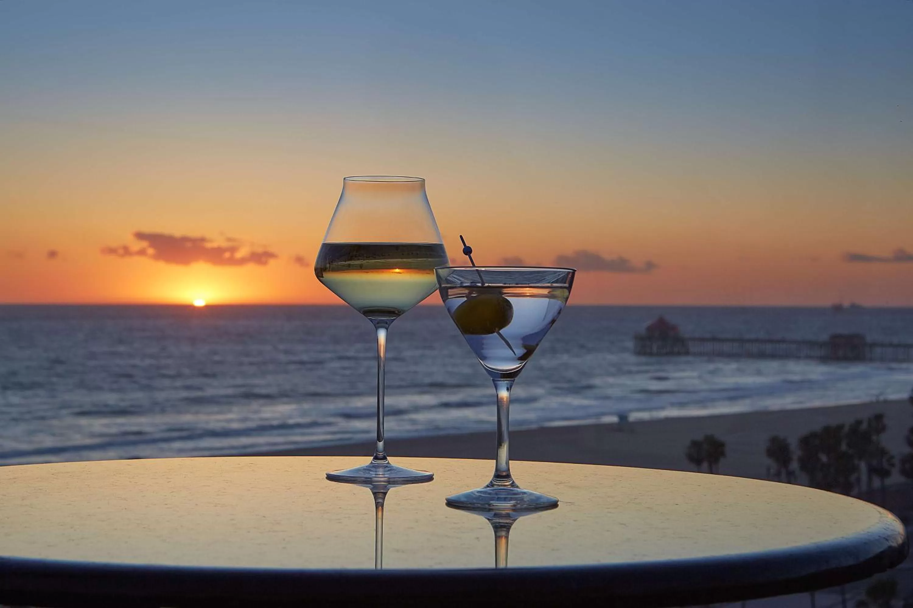 Restaurant/places to eat in The Waterfront Beach Resort, A Hilton Hotel