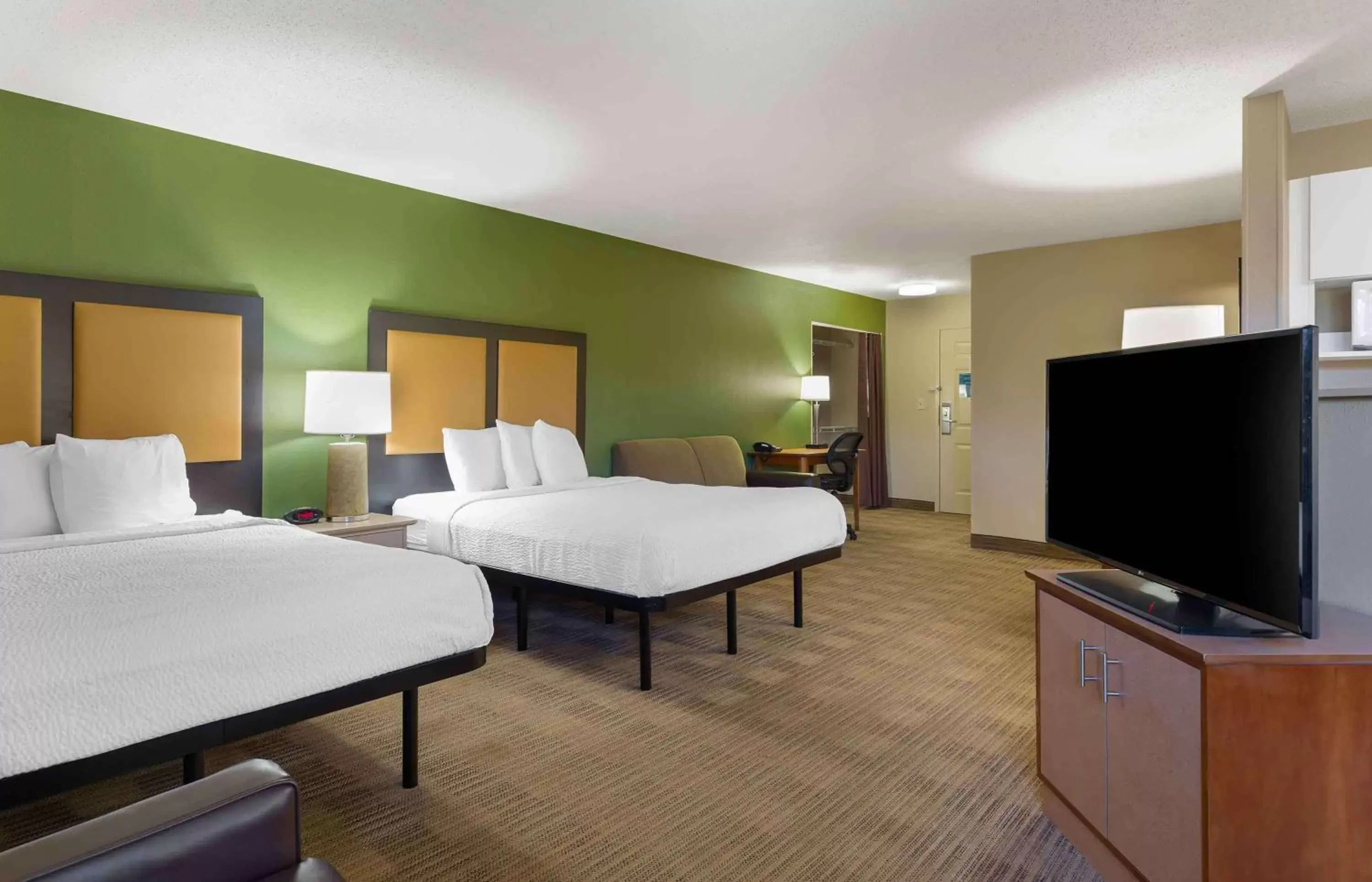 Bedroom, Bed in Extended Stay America Suites - Hartford - Farmington