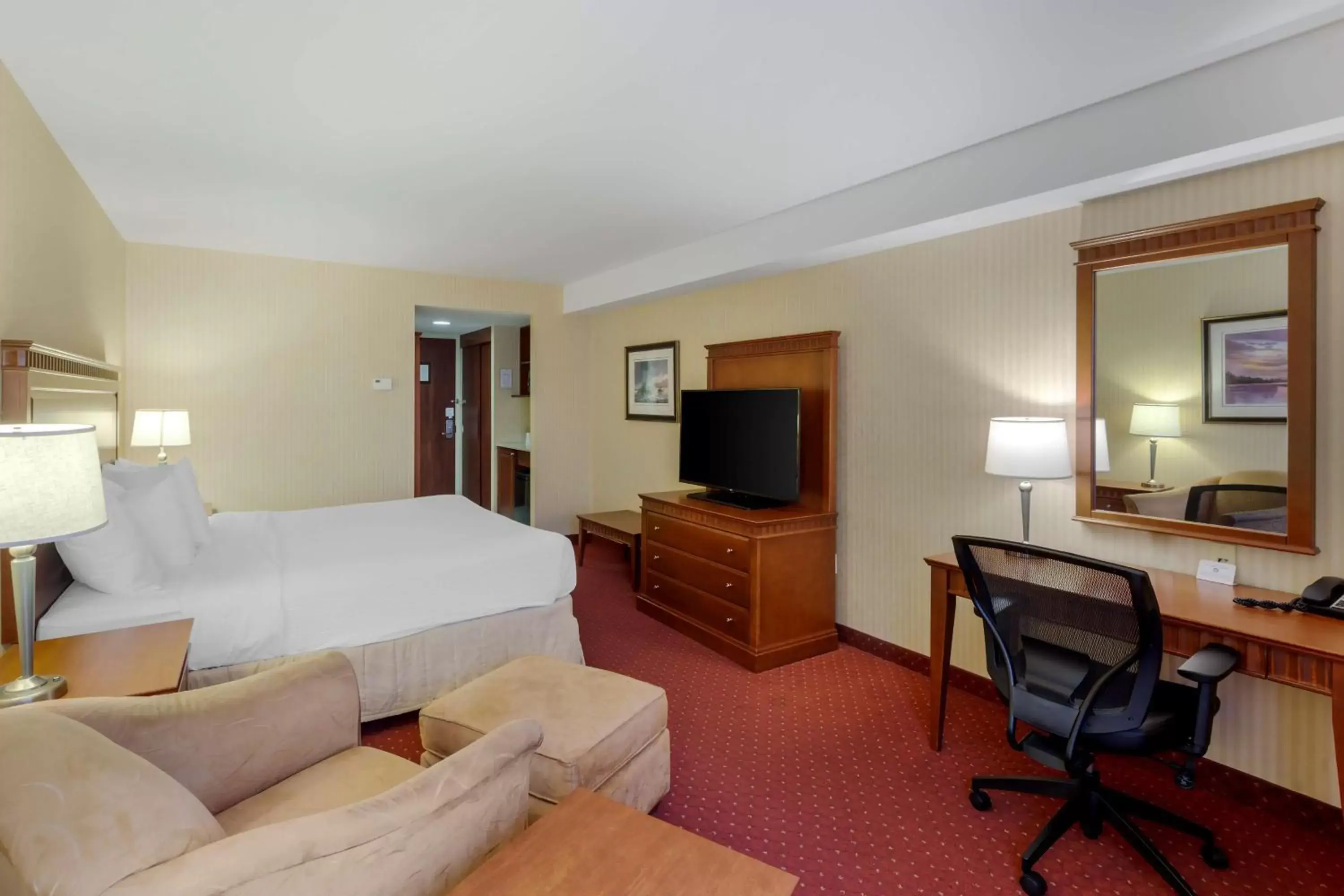 Bedroom, Seating Area in Best Western Plus Otonabee Inn