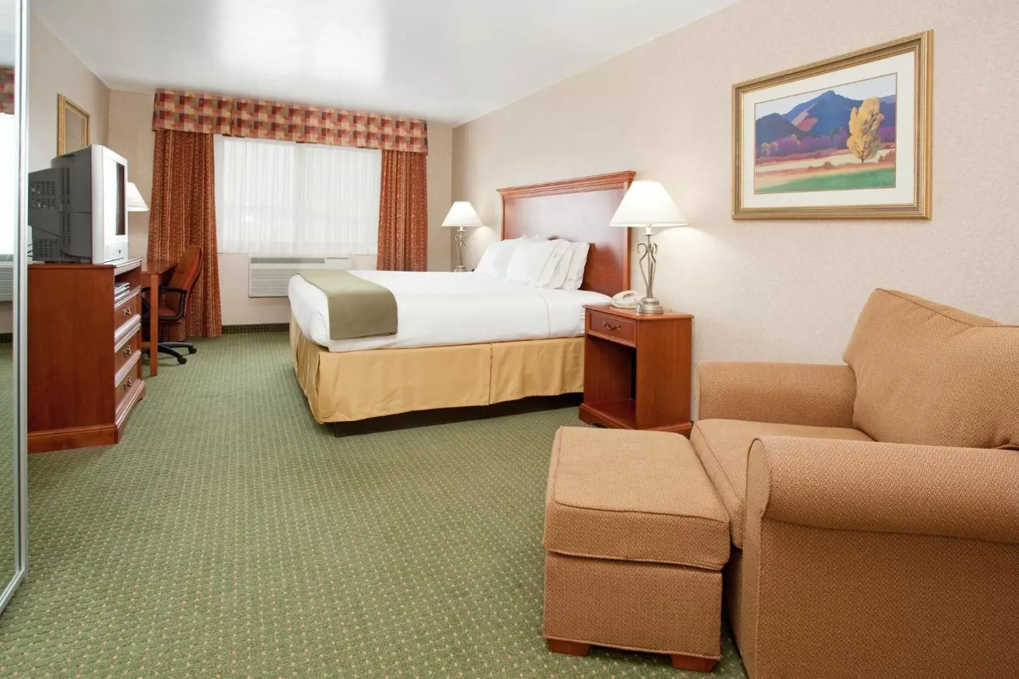 Photo of the whole room, Bed in Holiday Inn Express Hotel & Suites Gunnison, an IHG Hotel