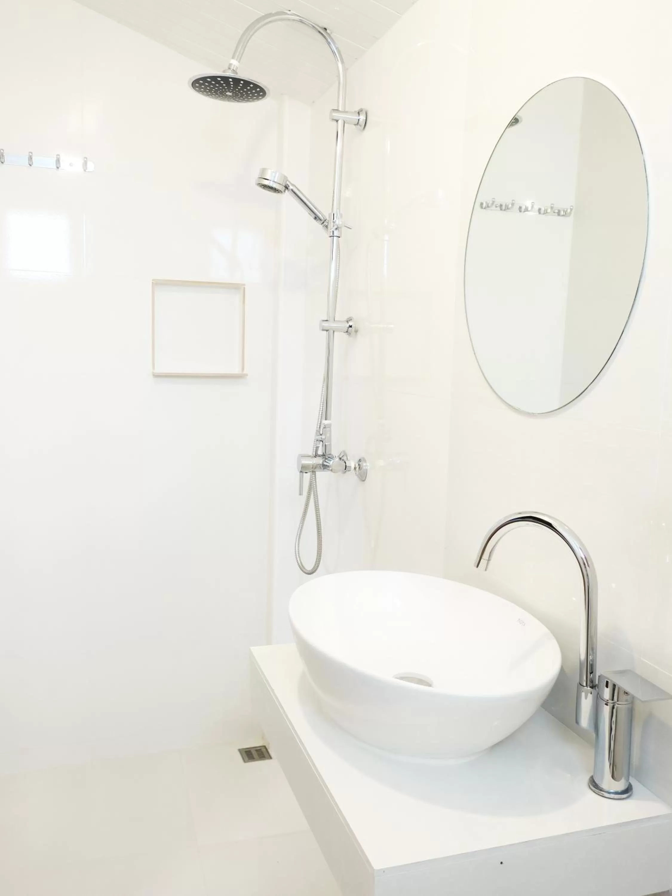 Shower in Huan Kawin Est.58 Lanna Home & Collection