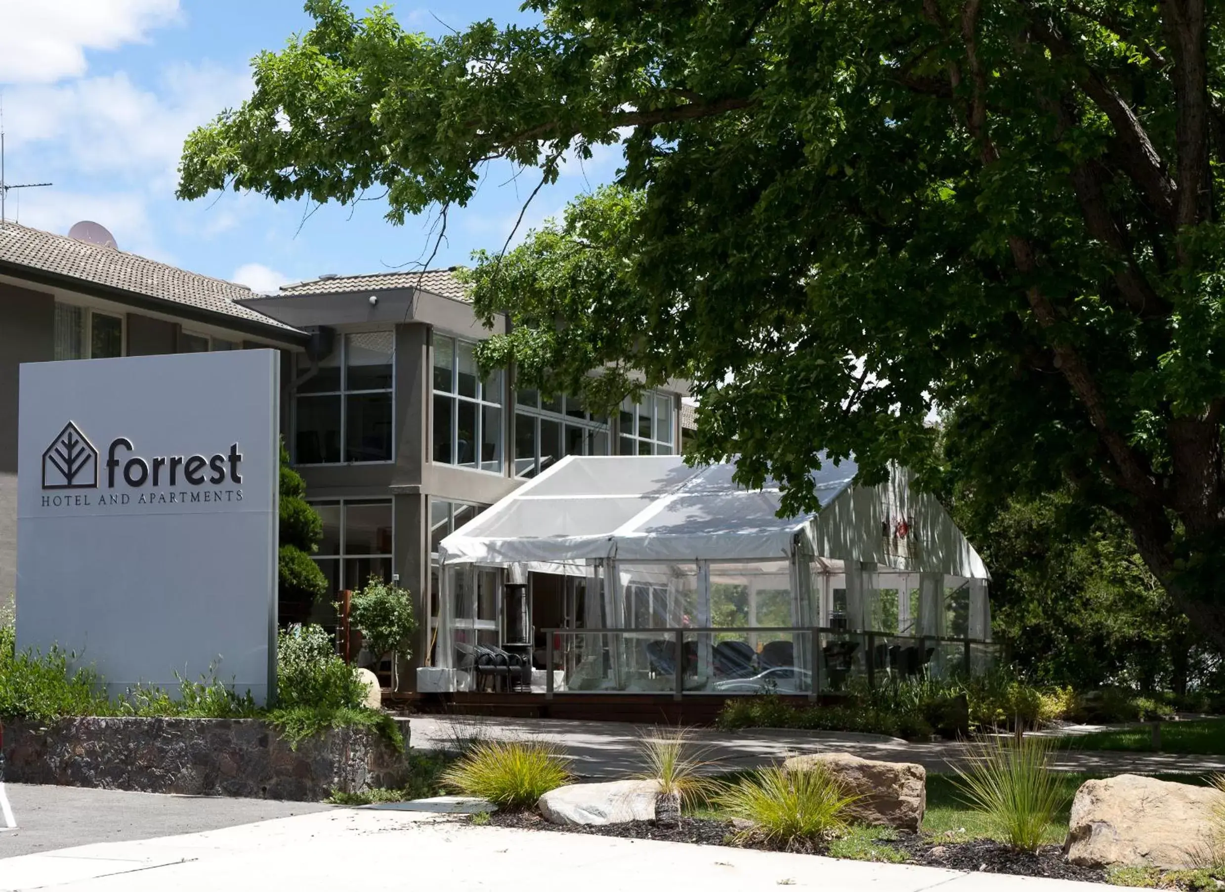 Facade/entrance, Property Building in Forrest Hotel & Apartments