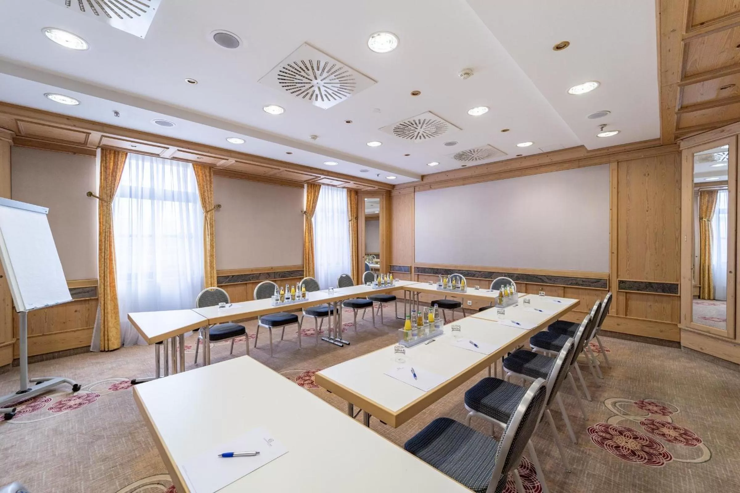 Meeting/conference room in Atomis Hotel Munich Airport by Mercure