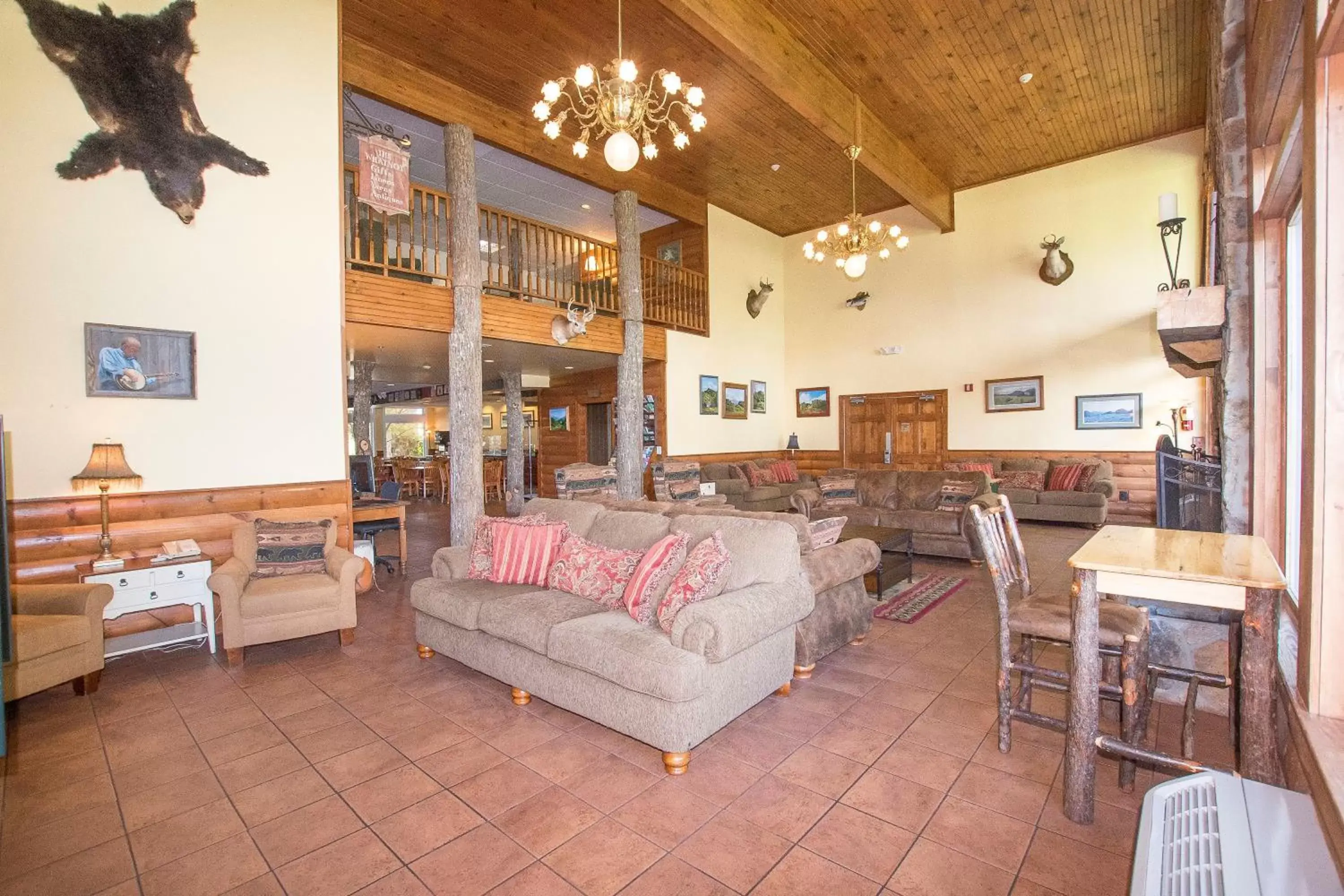 Lobby or reception in Lake Chatuge Lodge