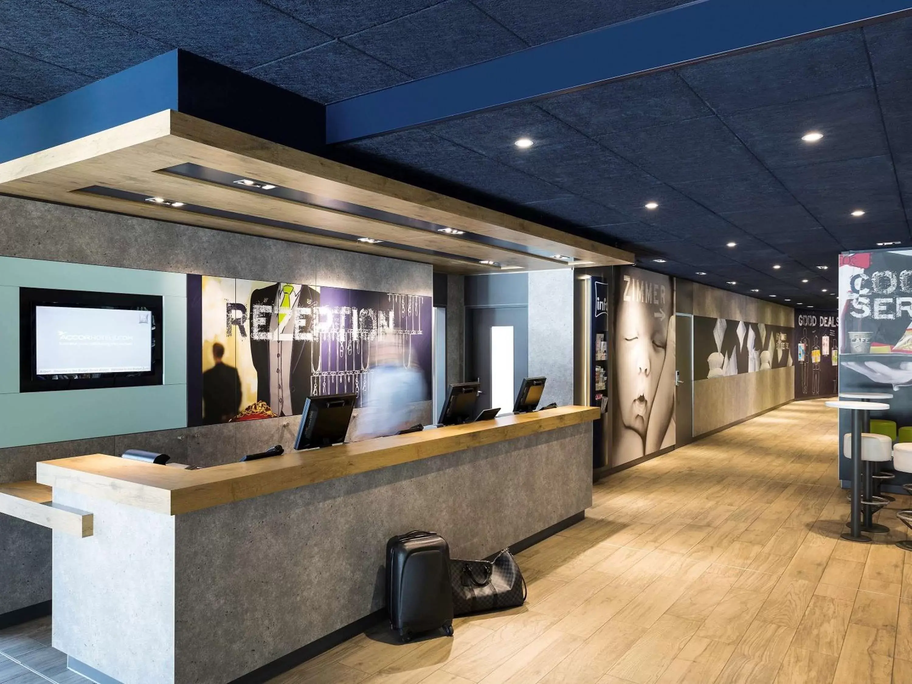 Property building, Lobby/Reception in ibis budget Zurich Airport