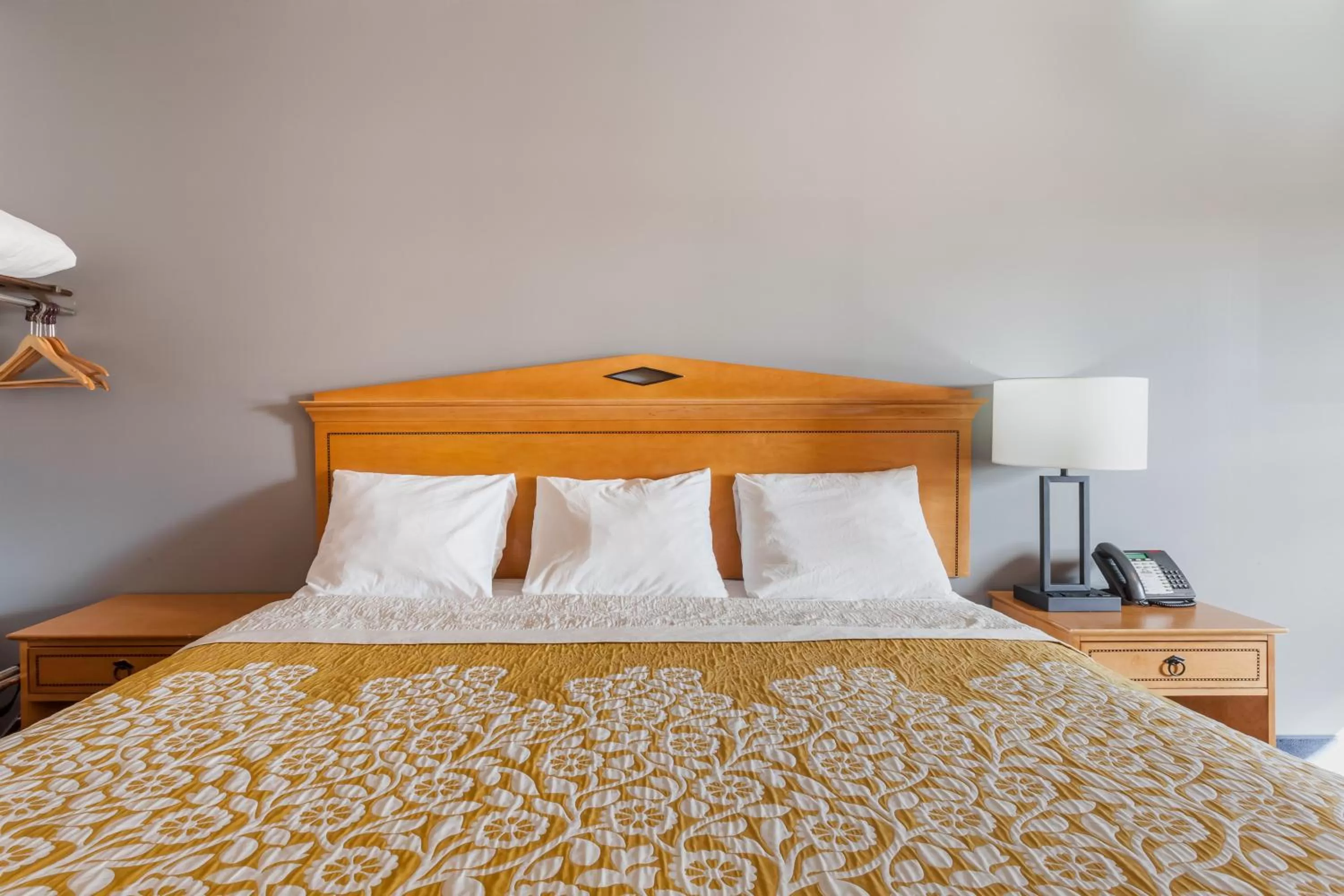 Bedroom, Bed in Days Inn & Suites by Wyndham Lancaster Amish Country